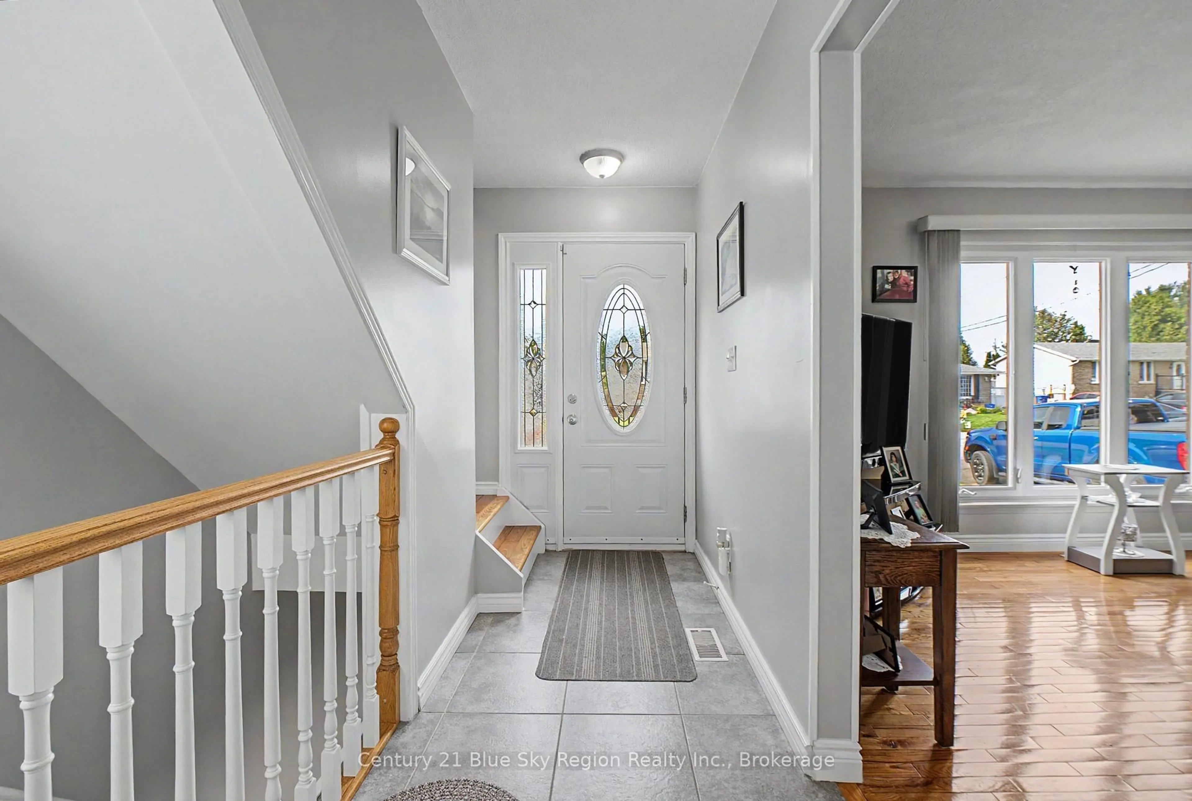 Indoor entryway for 108 Tweedsmuir Dr, North Bay Ontario P1A 3T6
