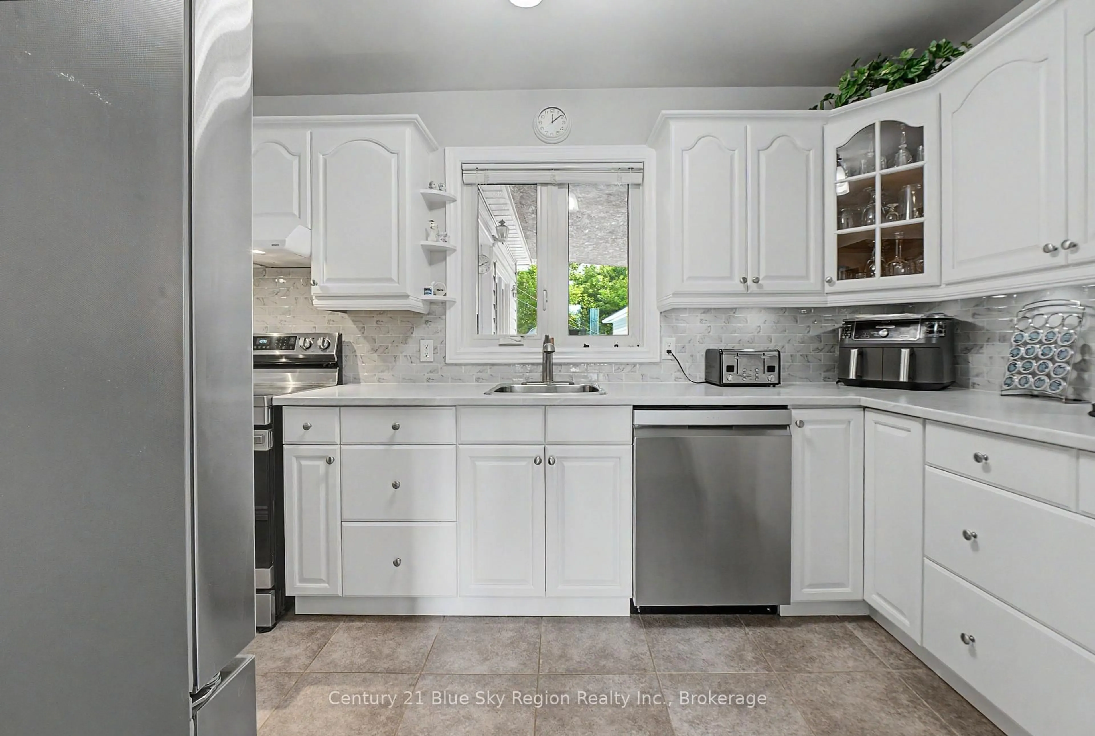 Open concept kitchen, ceramic/tile floor for 108 Tweedsmuir Dr, North Bay Ontario P1A 3T6