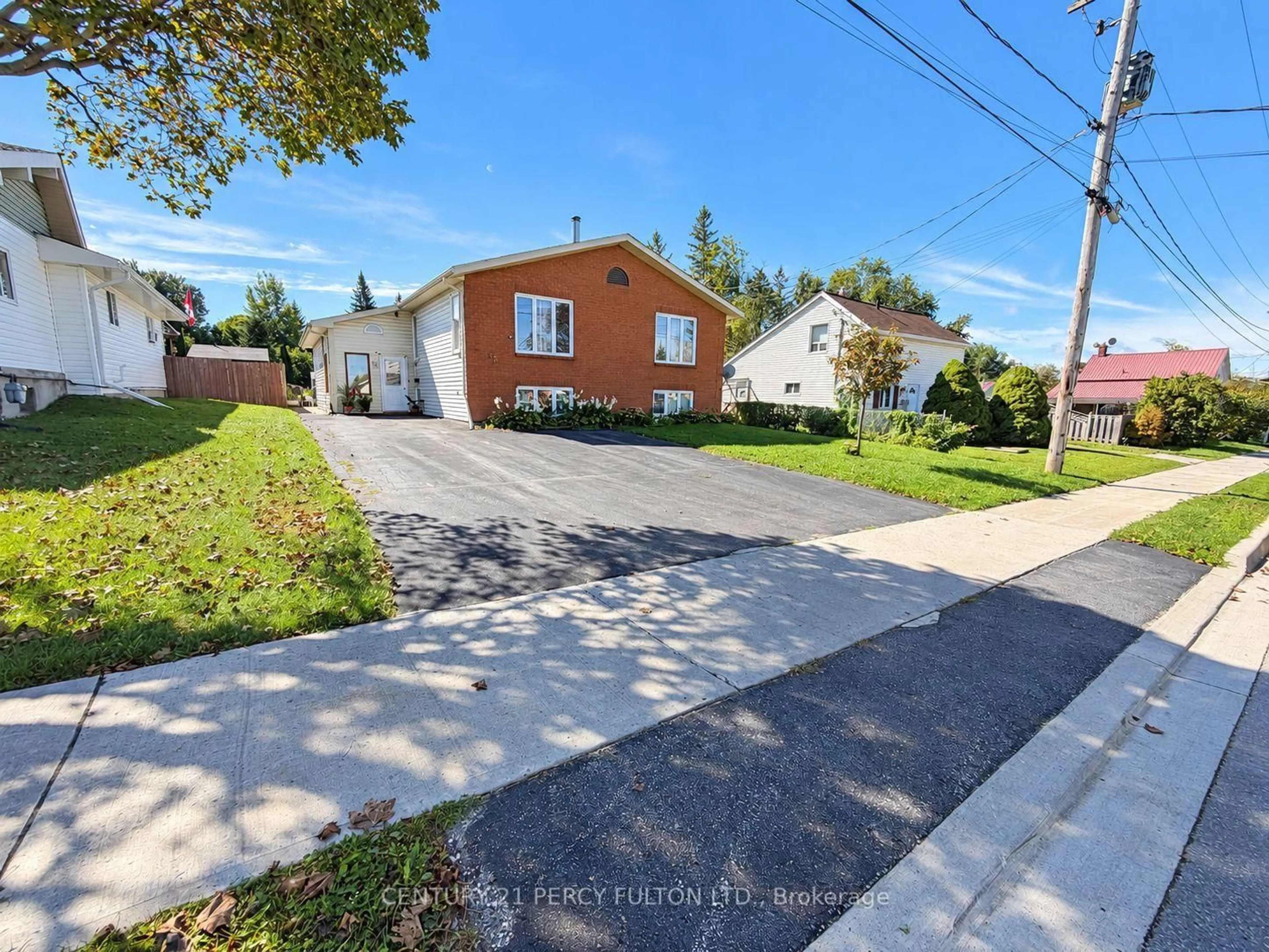 A pic from outside/outdoor area/front of a property/back of a property/a pic from drone, street for 85 Denniston St, Kawartha Lakes Ontario K9V 1L4
