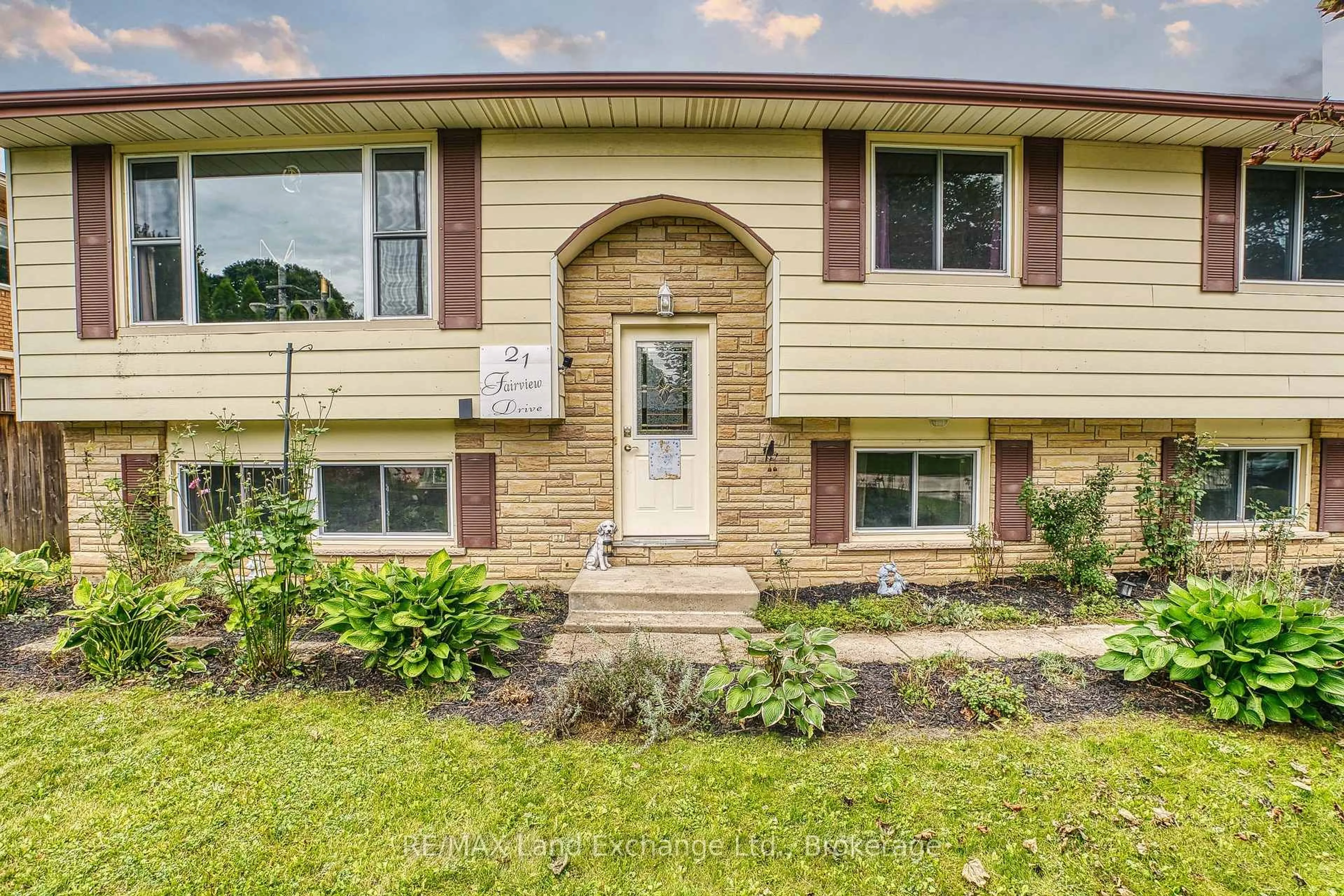 Home with vinyl exterior material, street for 21 Fairview Dr, Arran-Elderslie Ontario N0G 1L0