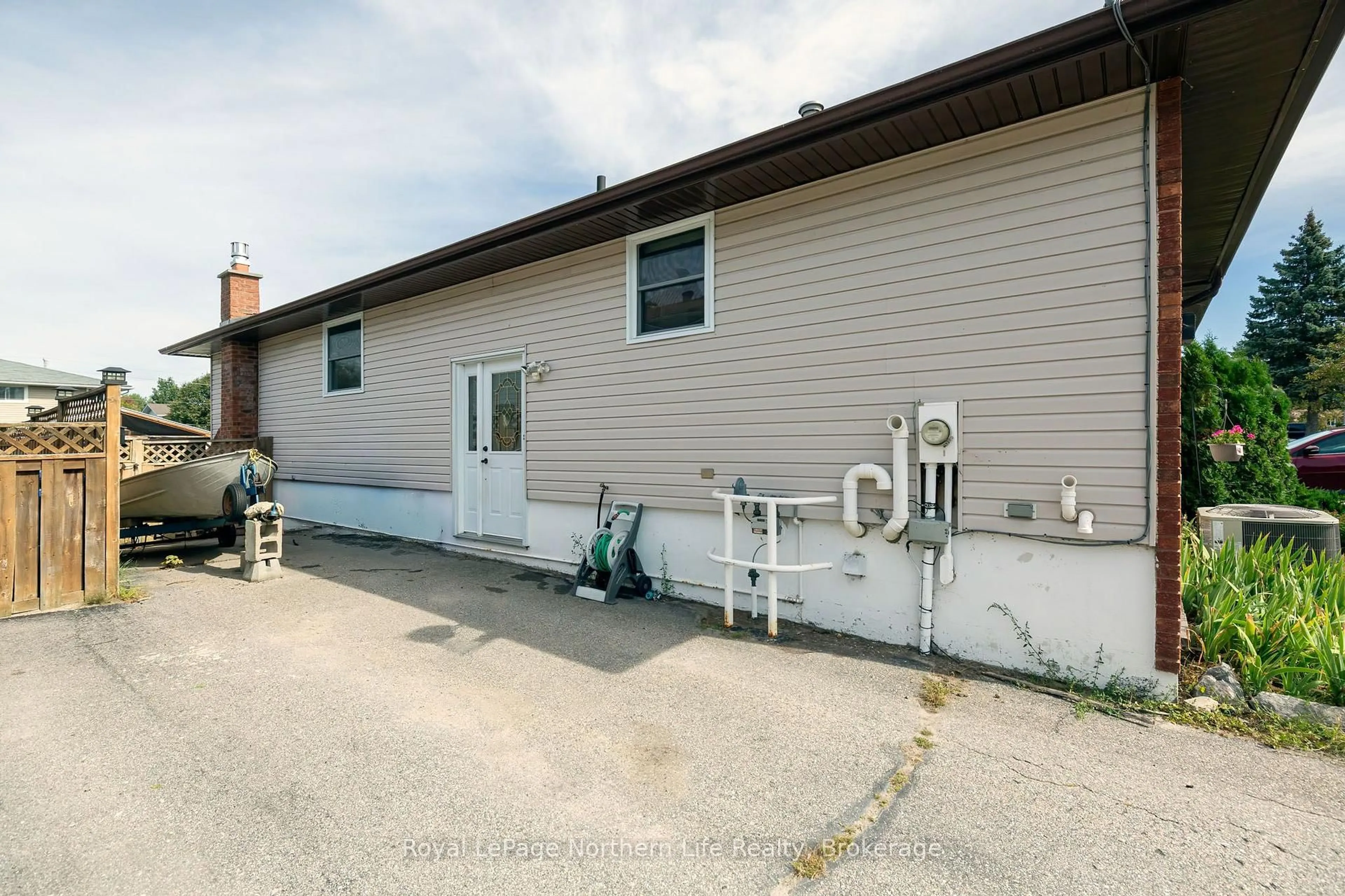 Unknown for 23 Harris Dr, North Bay Ontario P1A 3Z1