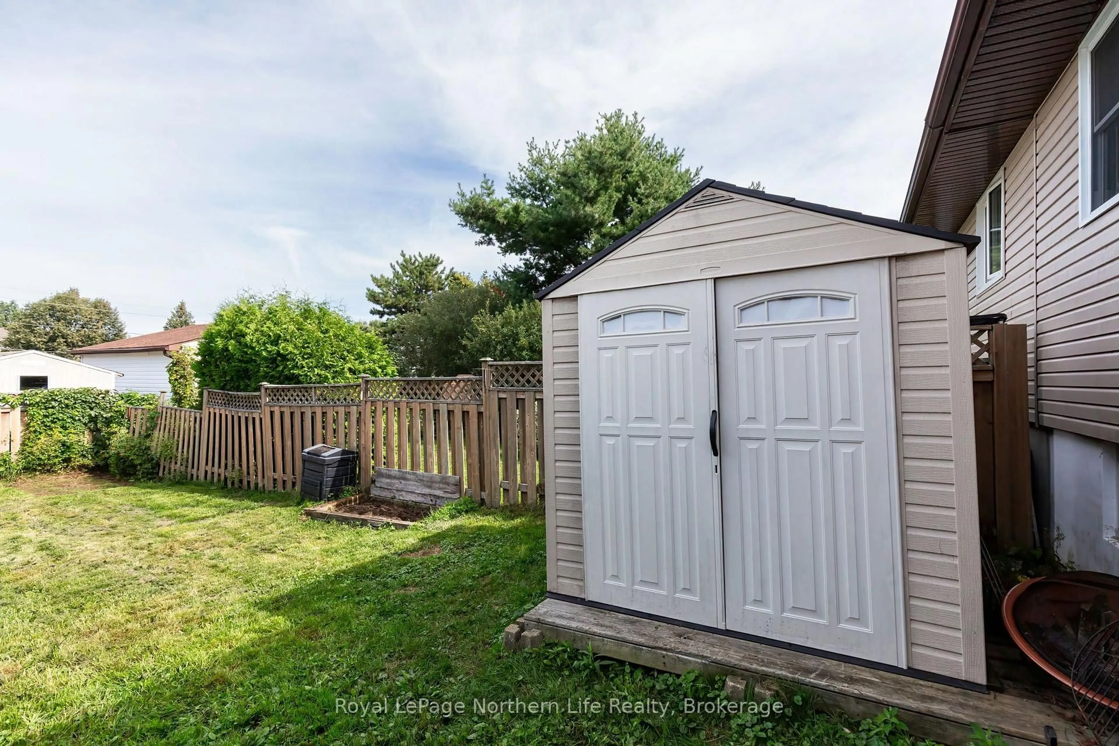 Shed for 23 Harris Dr, North Bay Ontario P1A 3Z1