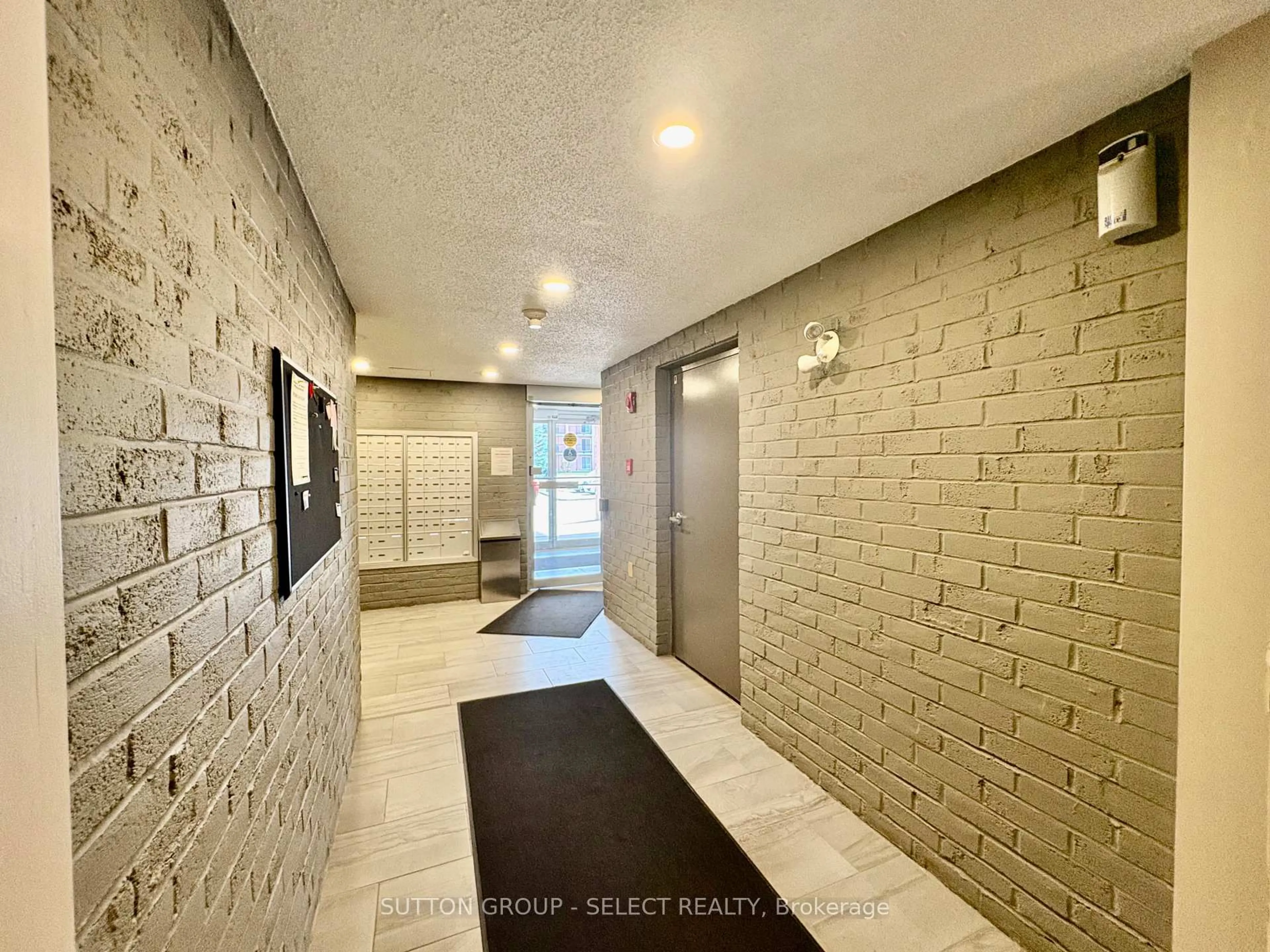 Indoor foyer for 148 Conway Dr #125, London South Ontario N6E 3N4