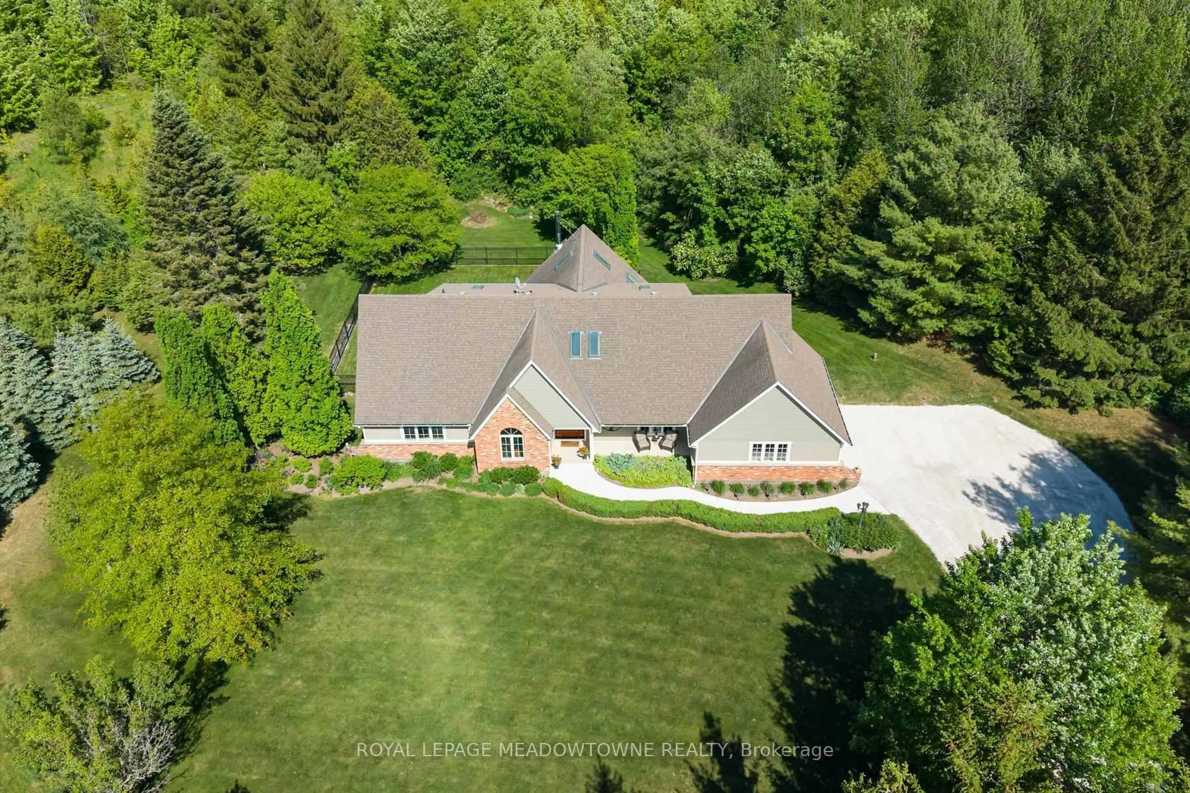 A pic from outside/outdoor area/front of a property/back of a property/a pic from drone, unknown for 5263 Tenth Line, Erin Ontario N0B 1T0