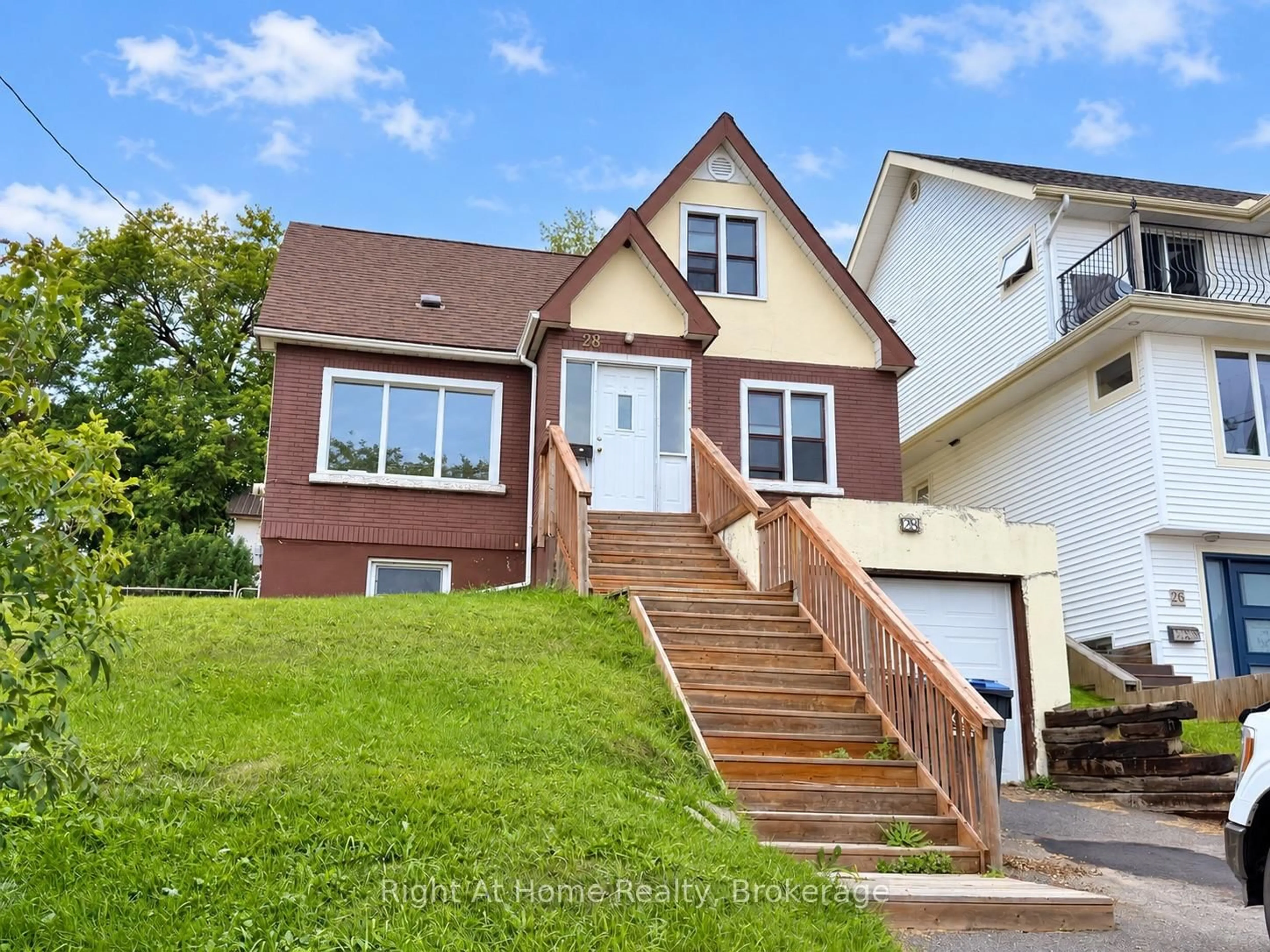 Home with vinyl exterior material, street for 28 Dixon St, Thunder Bay Ontario P7B 3J5