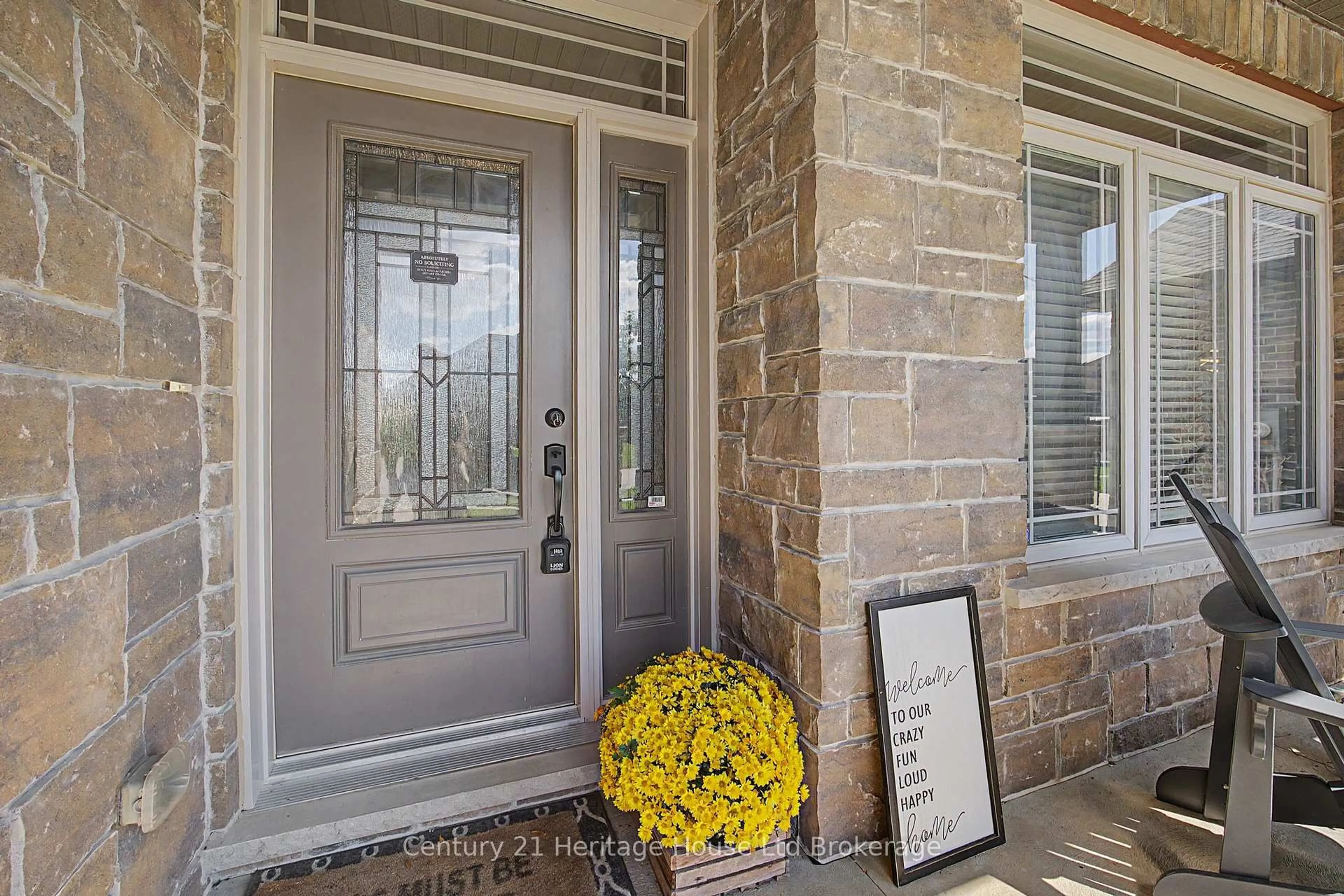 Indoor entryway for 91 Boyd Blvd, Zorra Ontario N0M 2M0