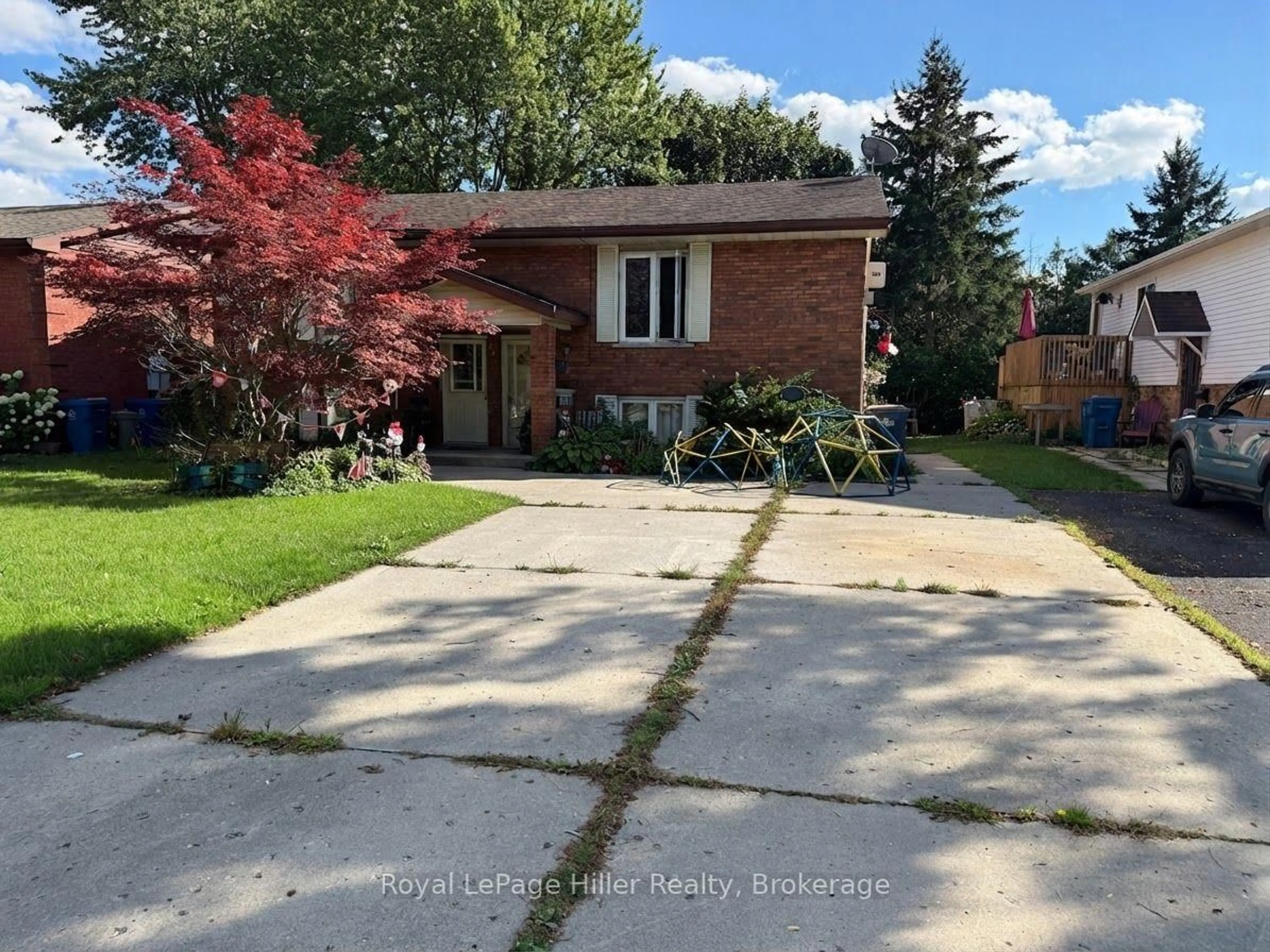 A pic from outside/outdoor area/front of a property/back of a property/a pic from drone, street for 321 Maple Ave, Stratford Ontario N5A 7P6
