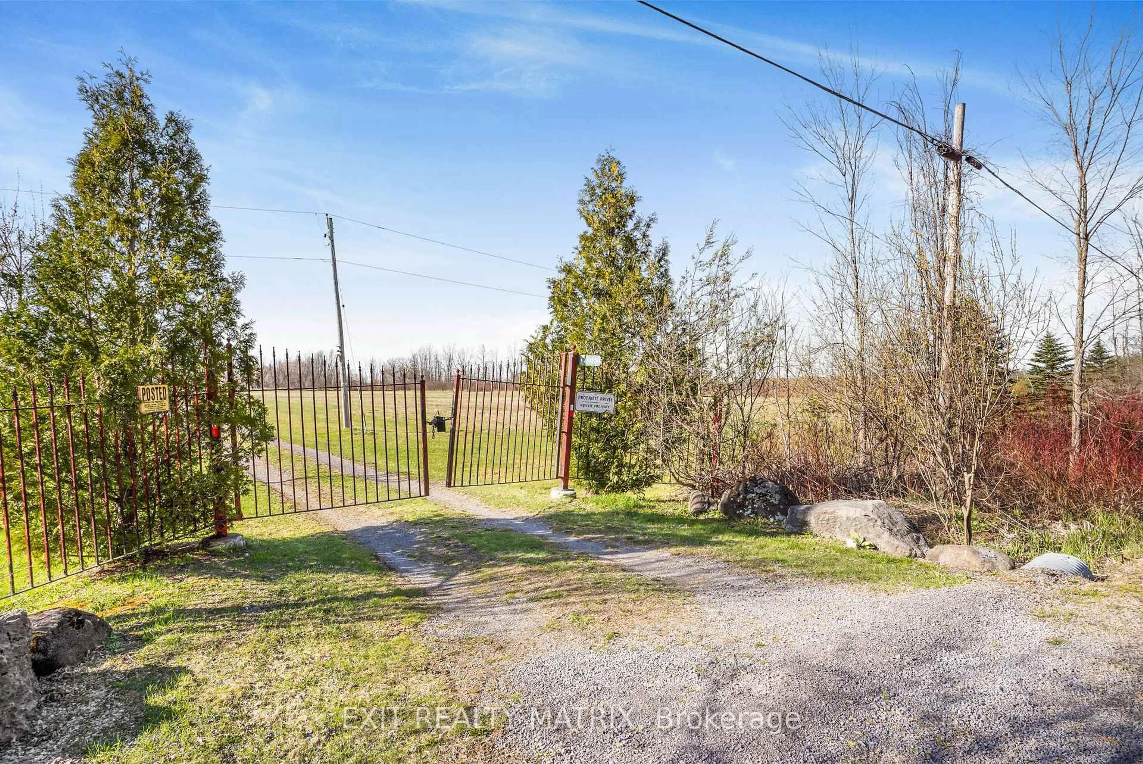 A pic from outside/outdoor area/front of a property/back of a property/a pic from drone, unknown for 19209 KENYON CONCESSION 7 Rd, North Glengarry Ontario K0C 1J0
