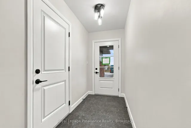 75 Cousins Cres, Belleville 5