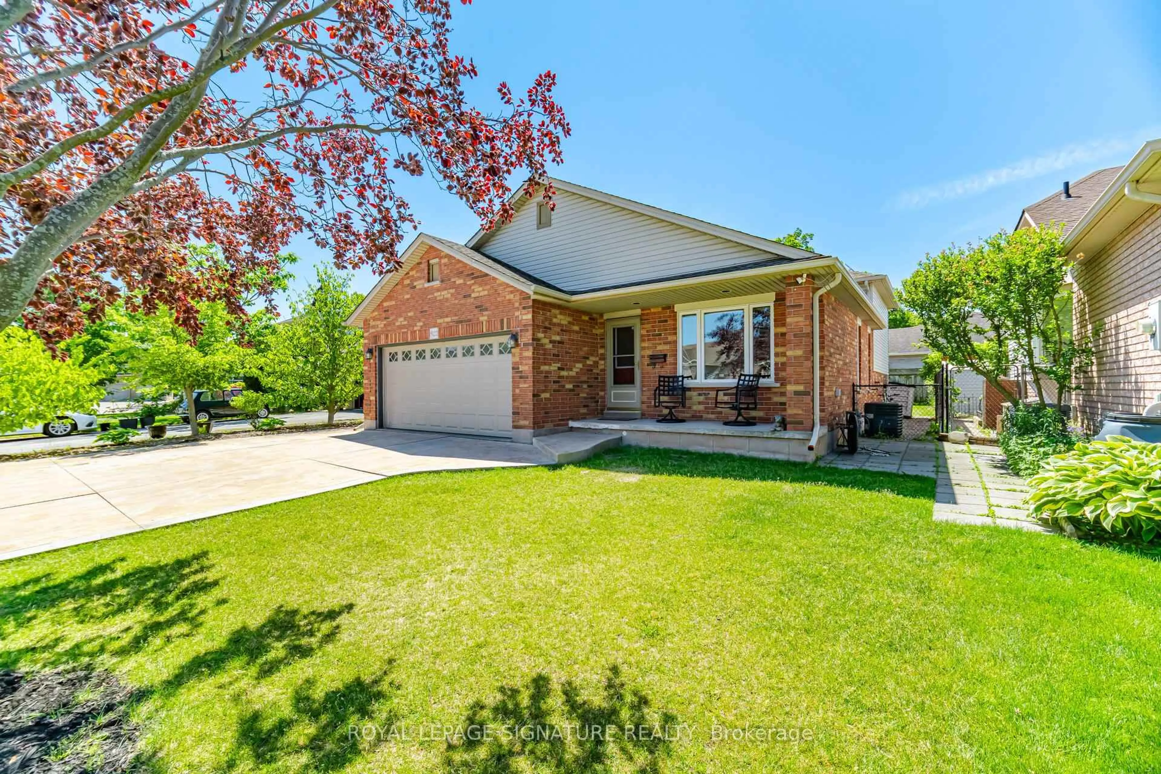 Home with brick exterior material, street for 5122 Meadowood Lane, Lincoln Ontario L3J 0J7