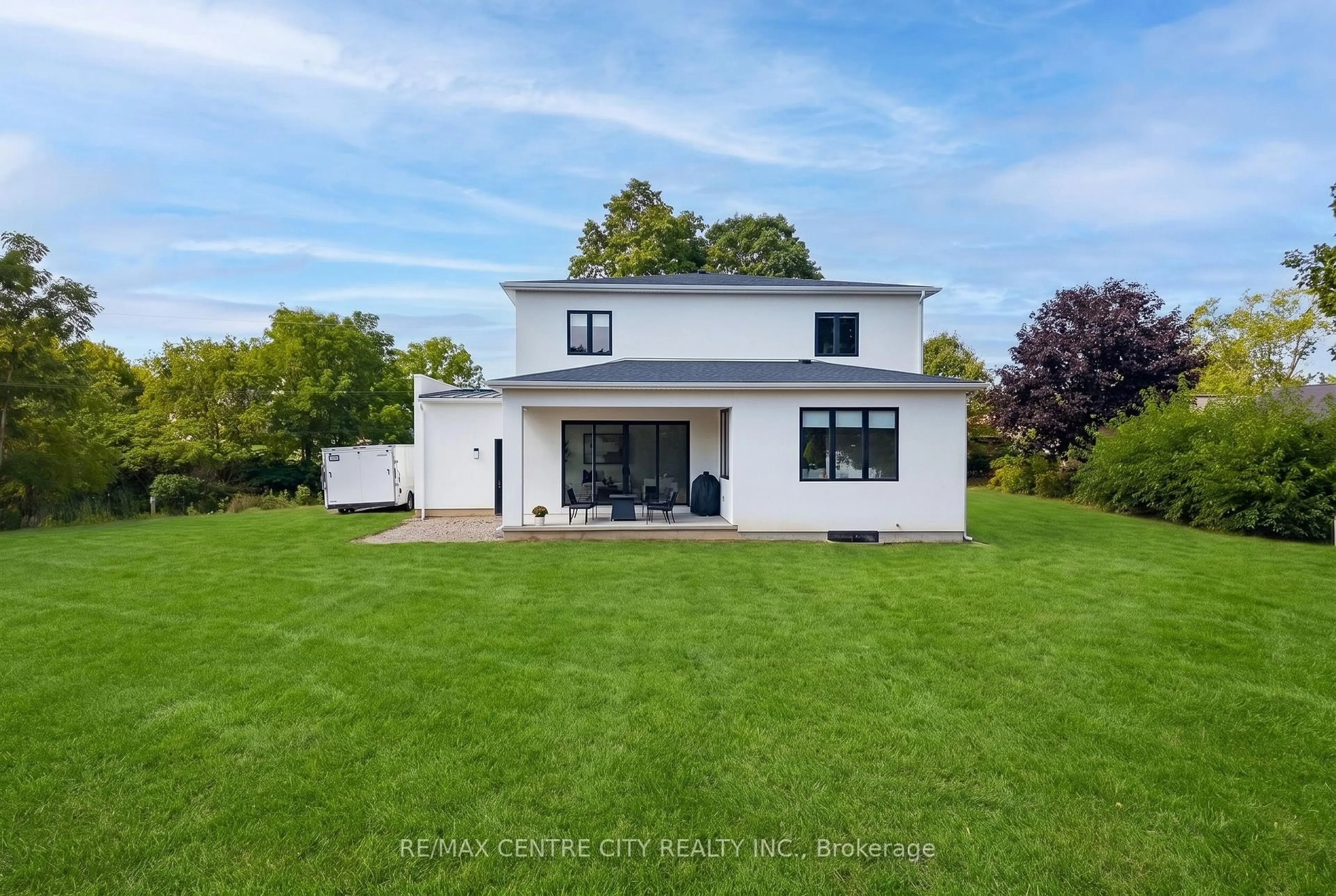 A pic from outside/outdoor area/front of a property/back of a property/a pic from drone, building for 53900 Heritage Line, Bayham Ontario N5H 2R1