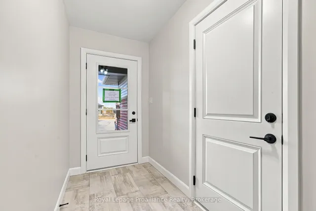 77 Cousins Cres, Belleville 3