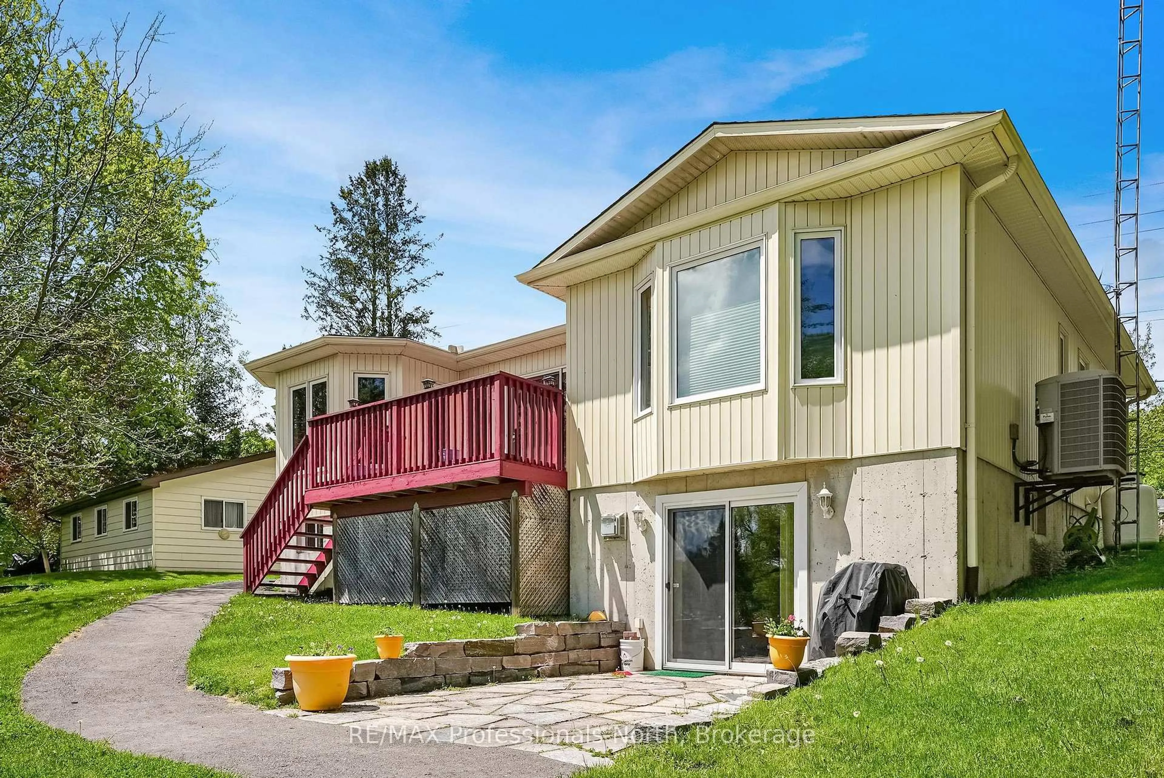 Home with vinyl exterior material, mountain view for 4696 County Road 21, Dysart et al Ontario K0M 1S0