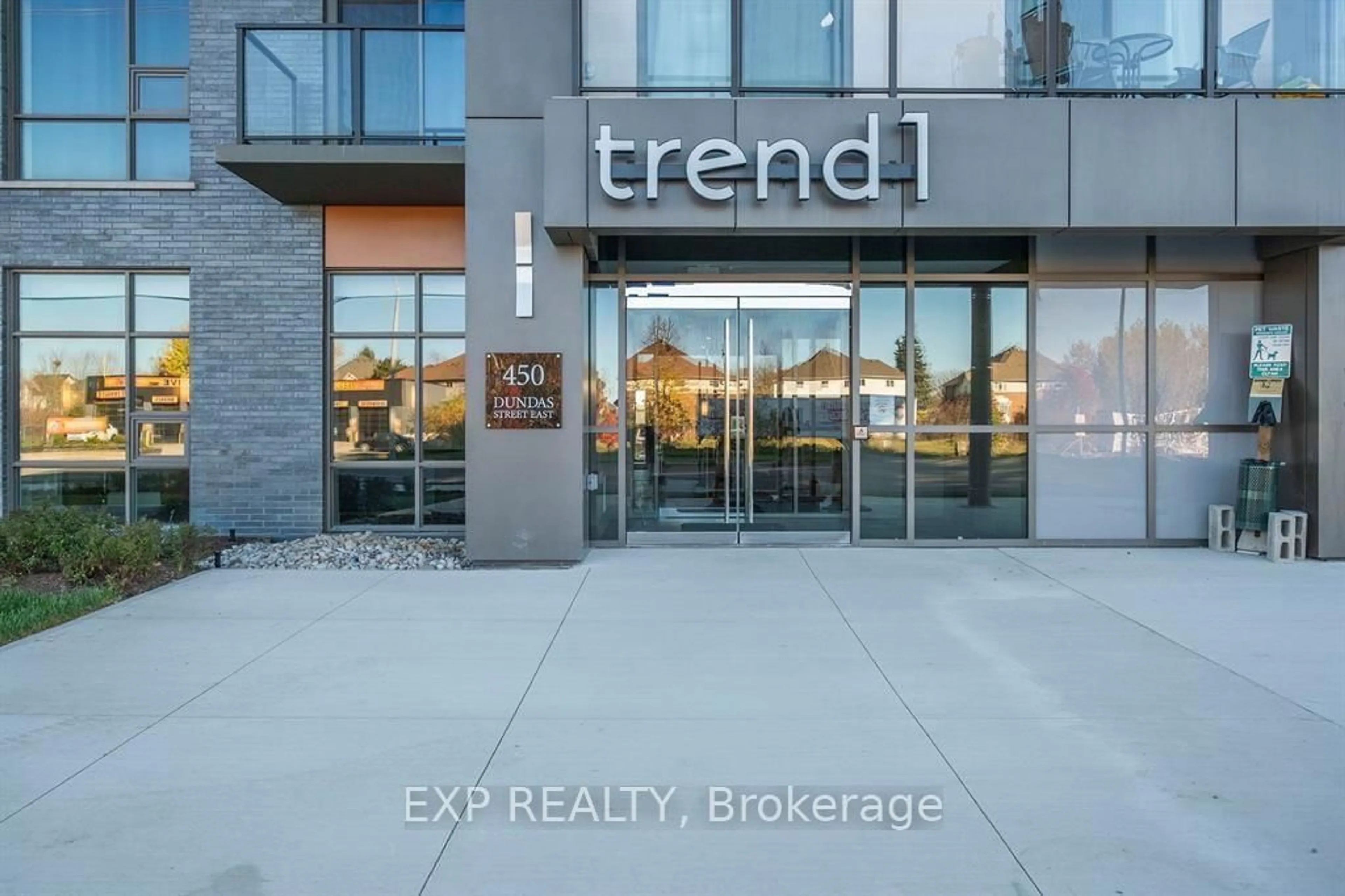 Indoor entryway for 450 Dundas St #806, Hamilton Ontario L8B 1Z2