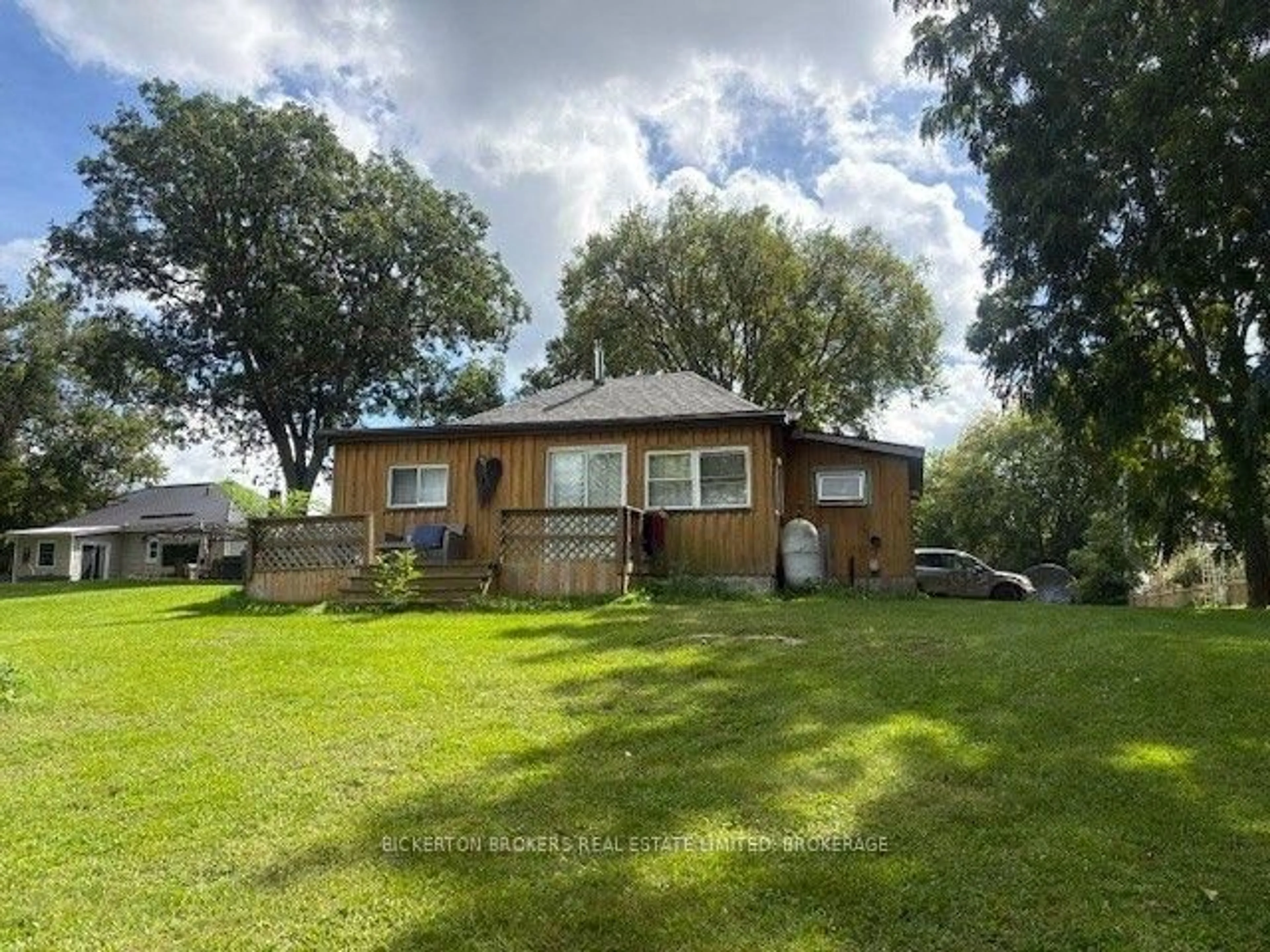 A pic from outside/outdoor area/front of a property/back of a property/a pic from drone, unknown for 184 Jonas St, Leeds and the Thousand Islands Ontario K0E 1N0