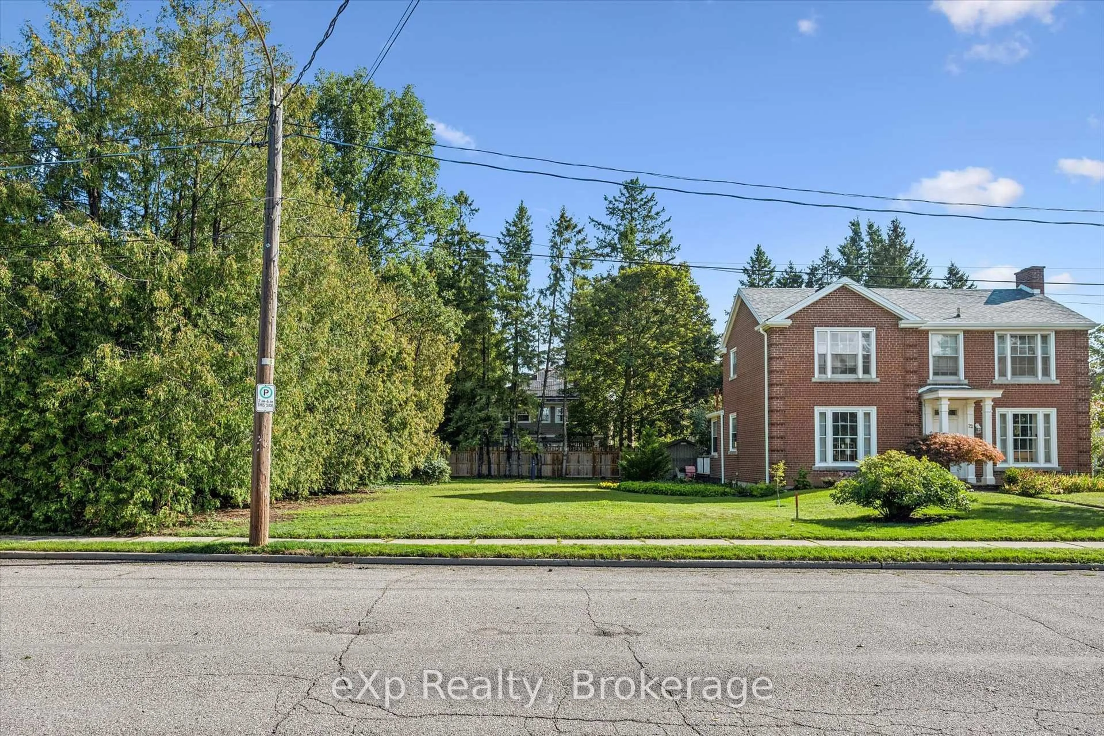 A pic from outside/outdoor area/front of a property/back of a property/a pic from drone, street for 18 Prospect Ave, Guelph Ontario N1E 4W6