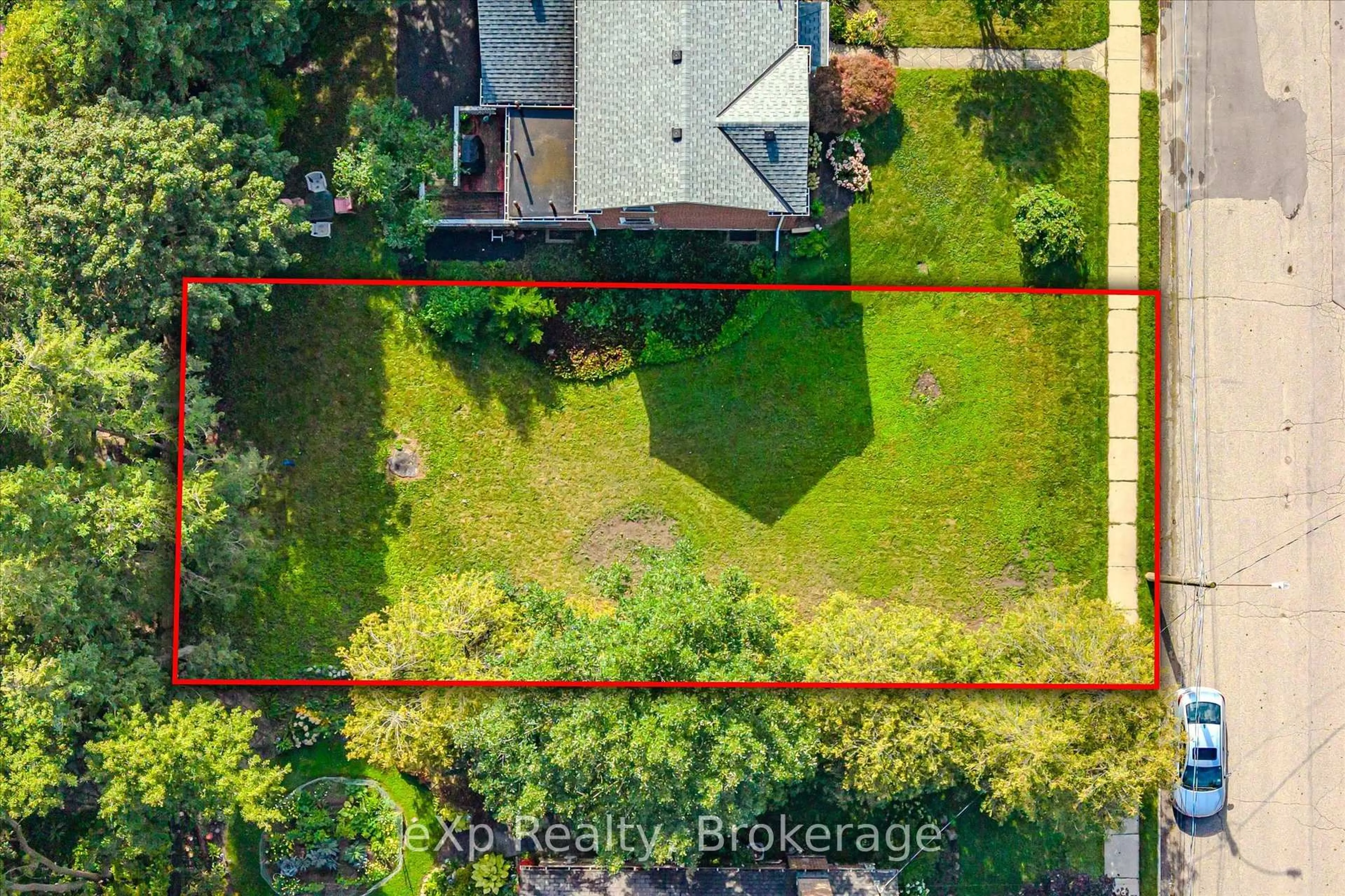 A pic from outside/outdoor area/front of a property/back of a property/a pic from drone, street for 18 Prospect Ave, Guelph Ontario N1E 4W6