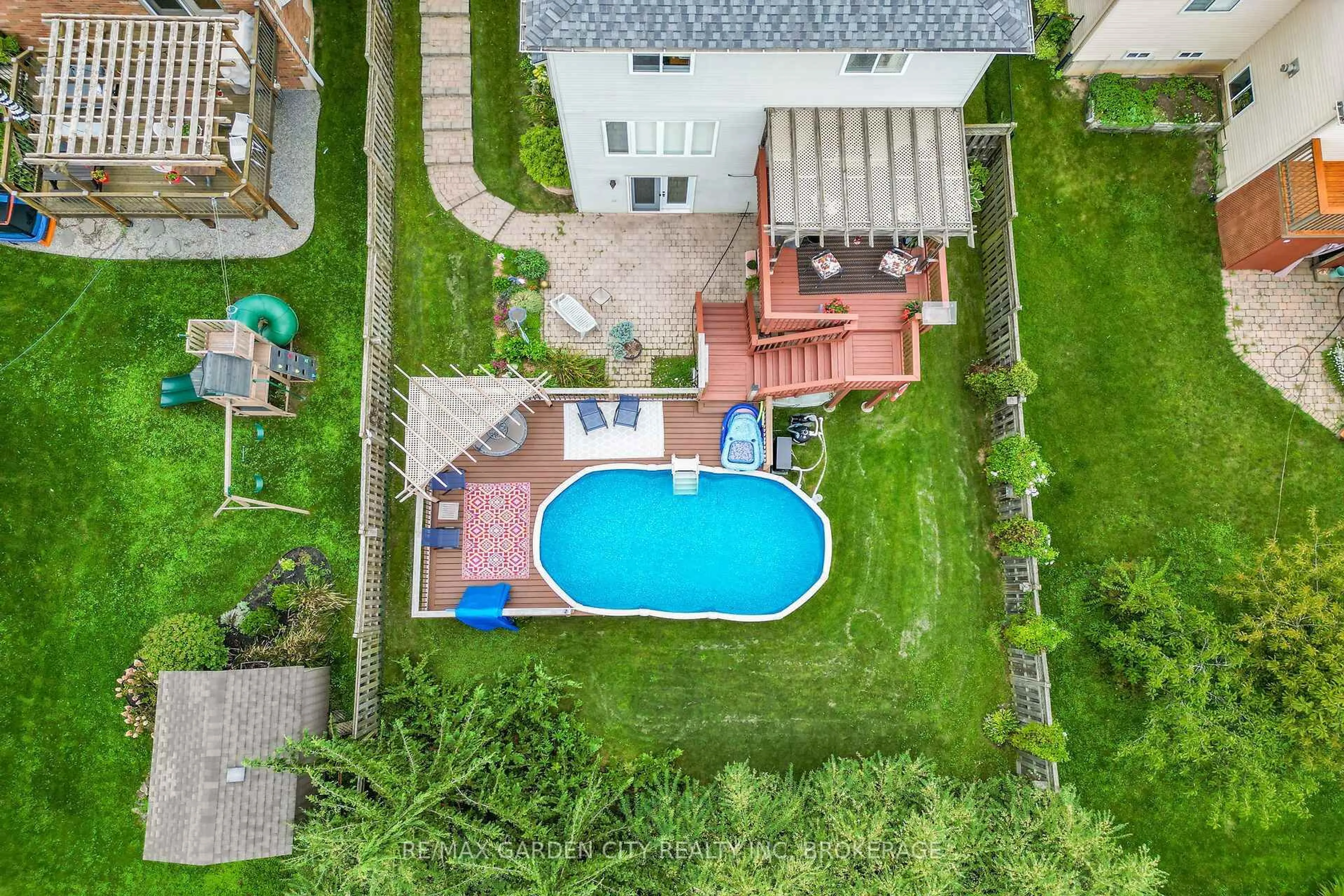 Pool for 4039 Barry Dr, Lincoln Ontario L0R 1B7