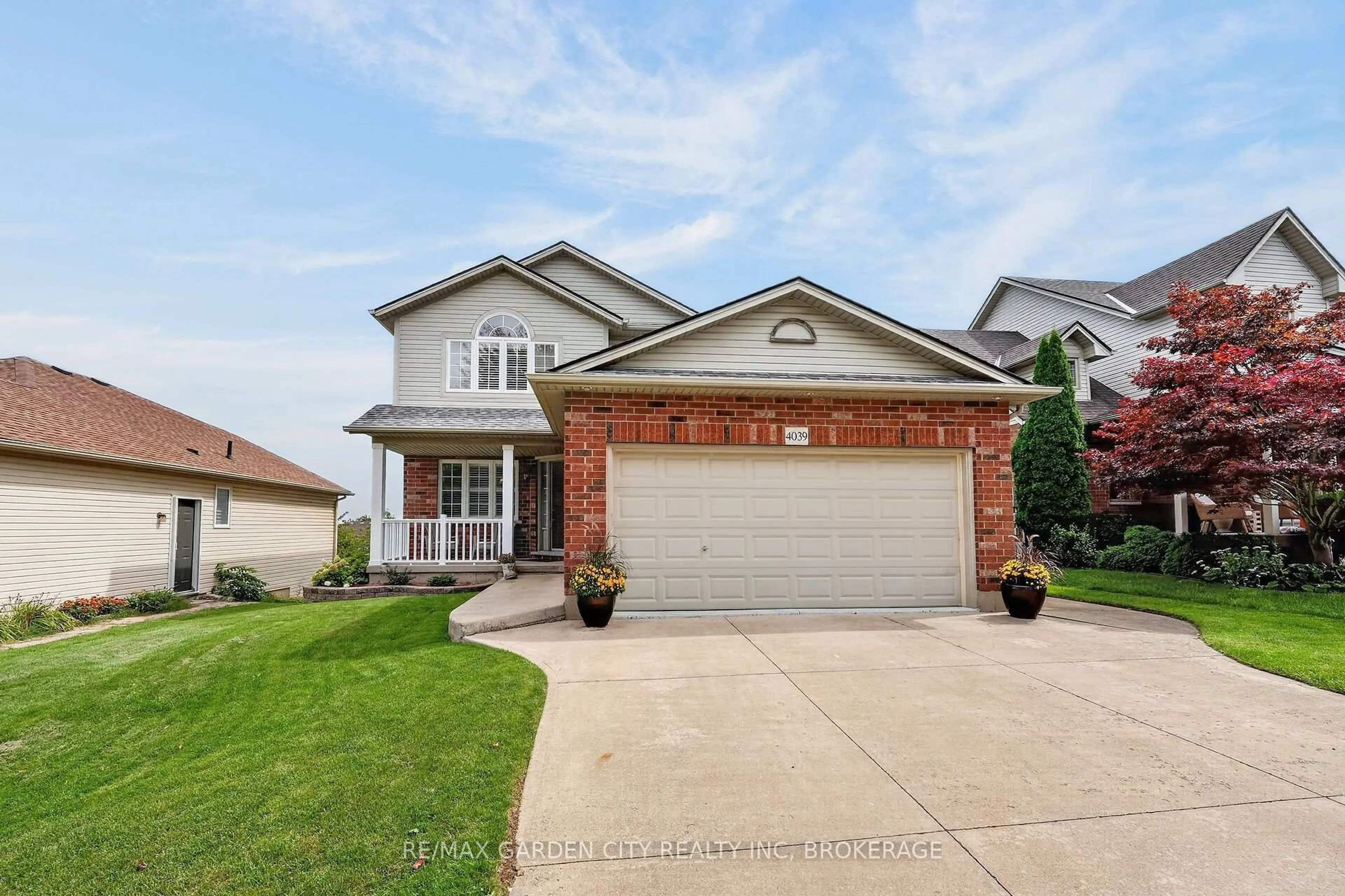 Home with brick exterior material, street for 4039 Barry Dr, Lincoln Ontario L0R 1B7