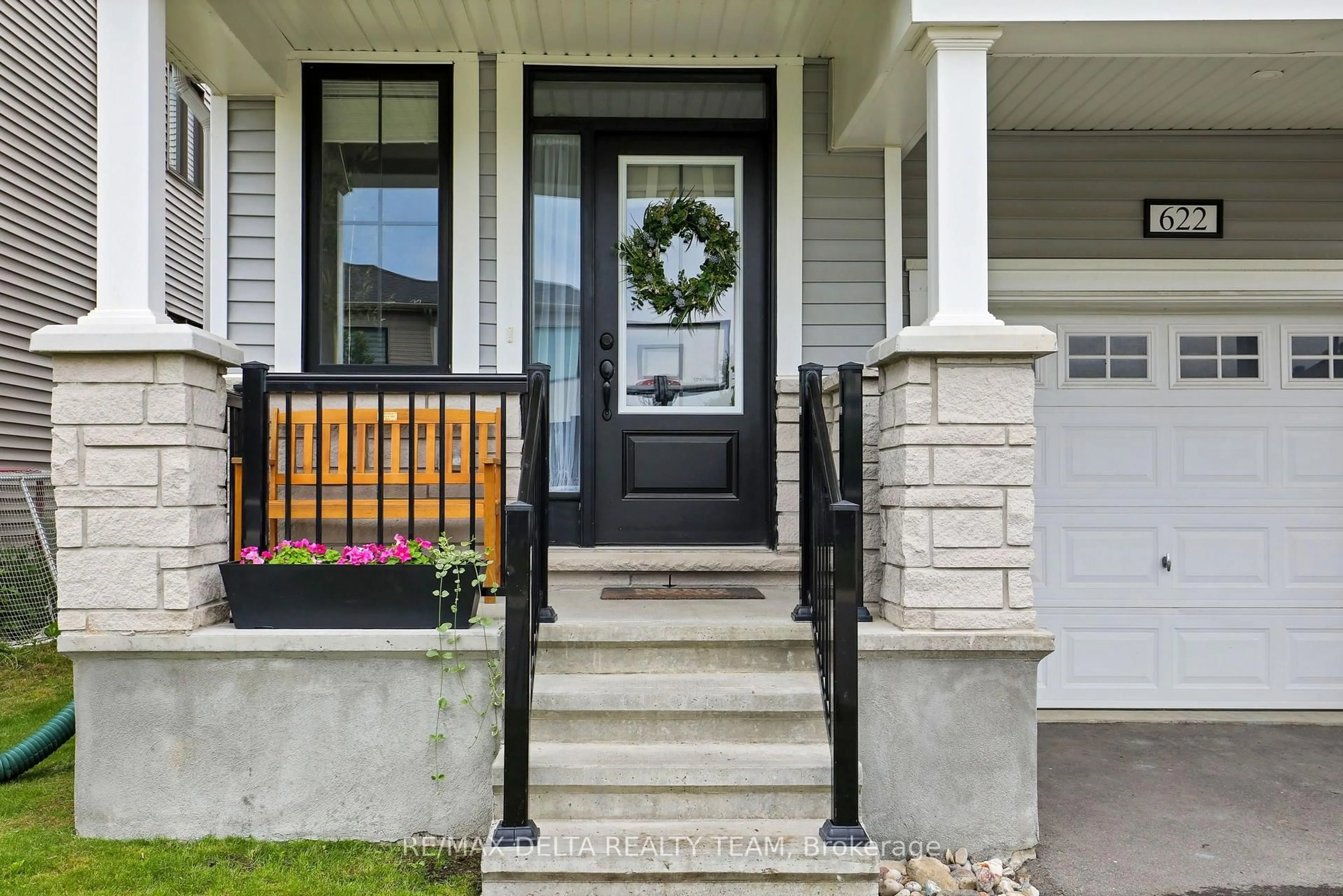 Indoor entryway for 622 Bellatrix Walk, Ottawa Ontario K2J 6N4