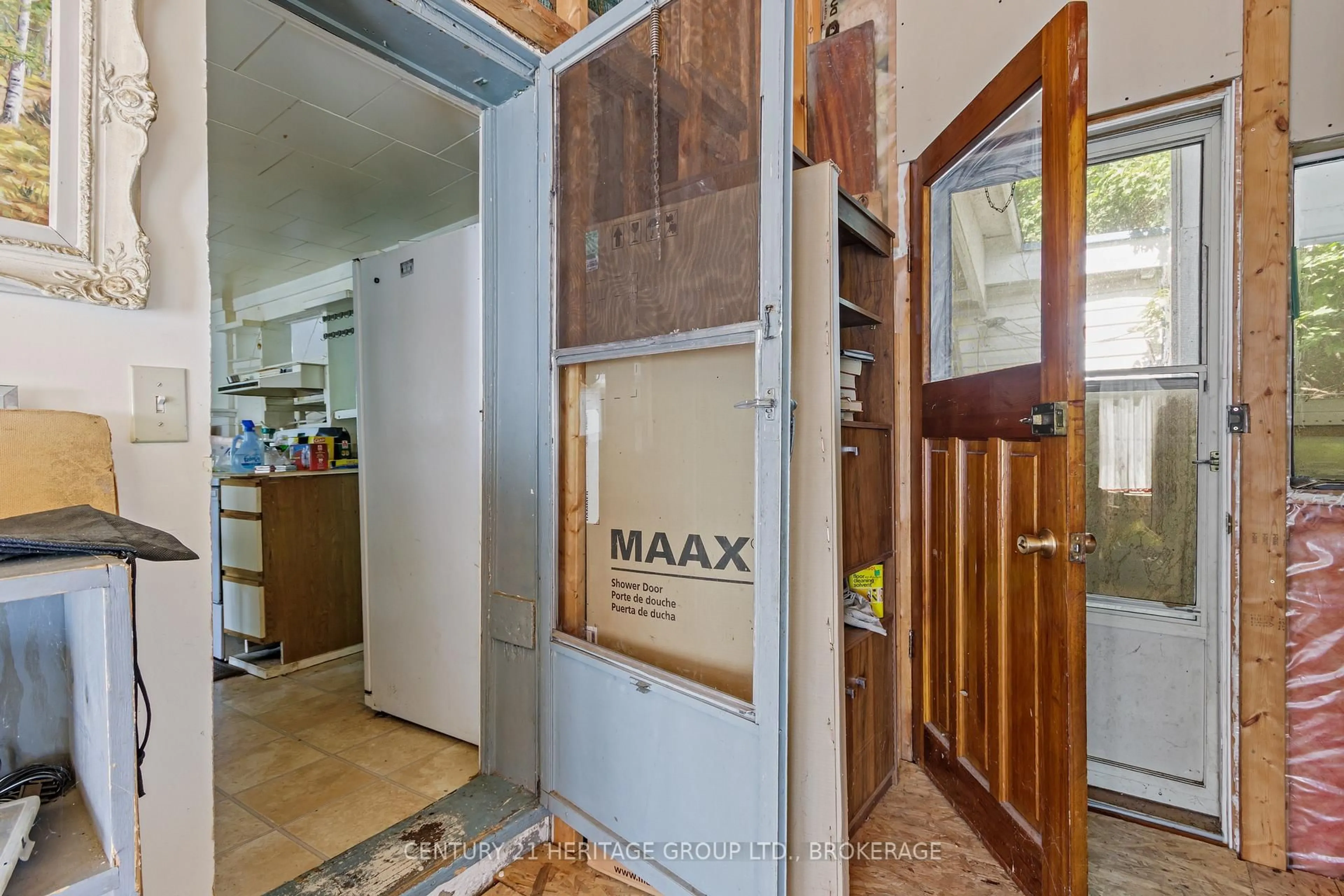 Indoor entryway for 1153 Harold Burke Rd, Mountain Grove Ontario K0H 2E0