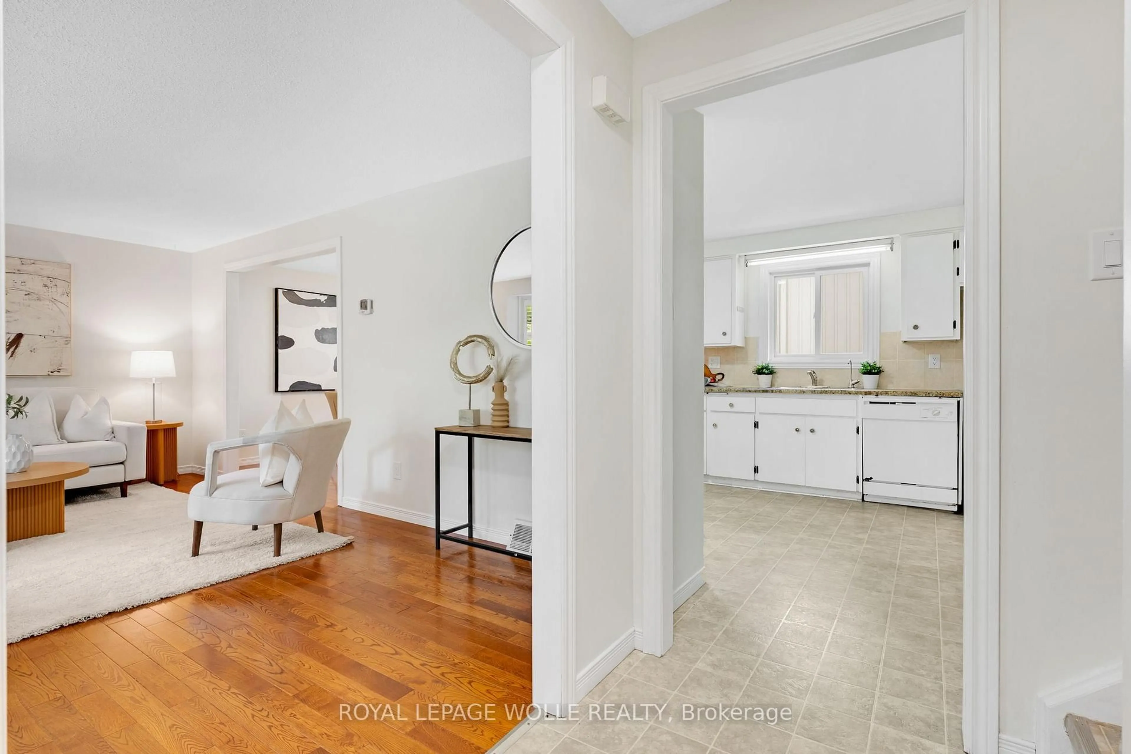 Indoor entryway for 7 Underhill Cres, Kitchener Ontario N2A 2S7
