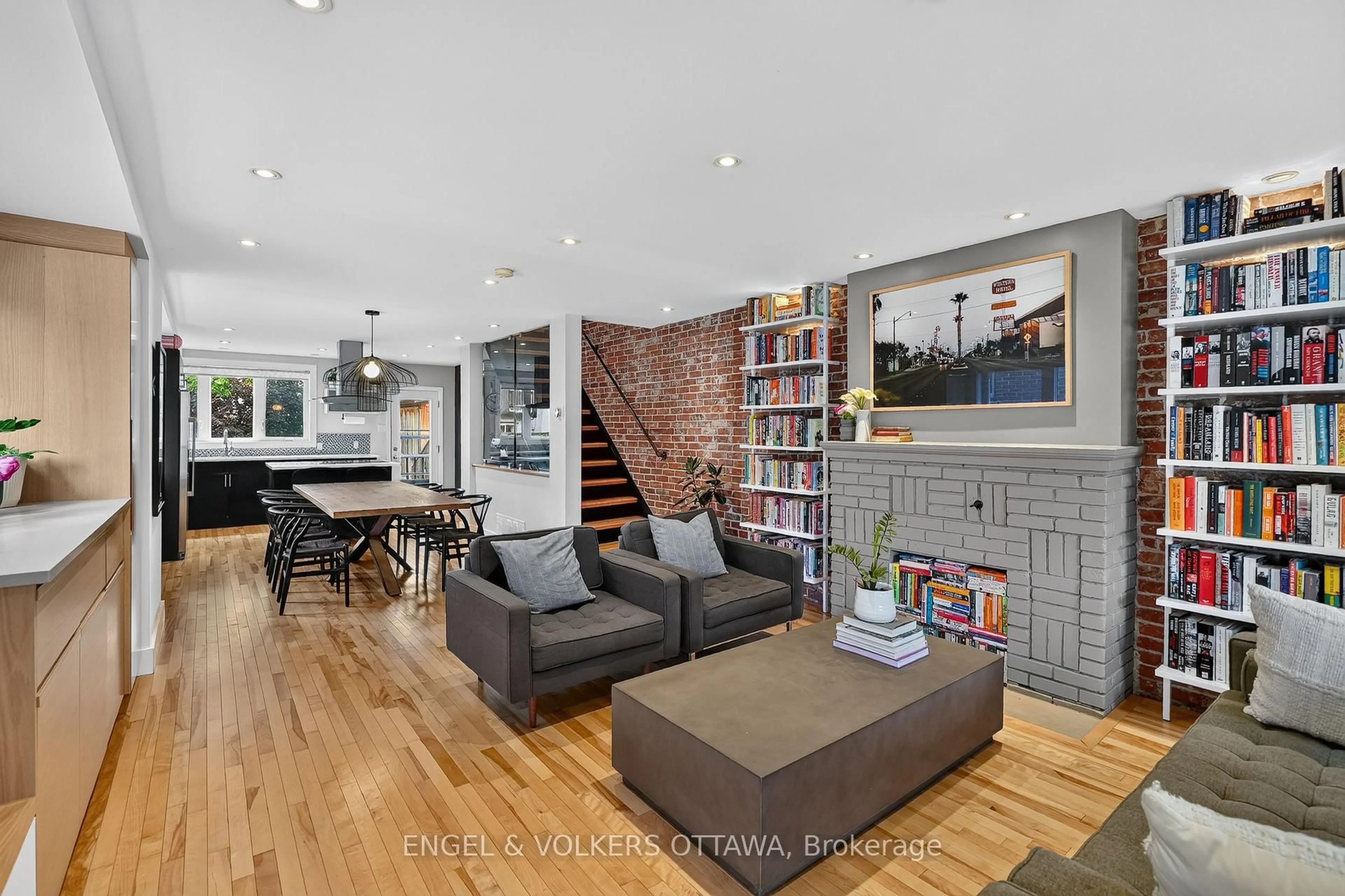 Living room with furniture, unknown for 309 Flora St, Ottawa Ontario K1R 5S1