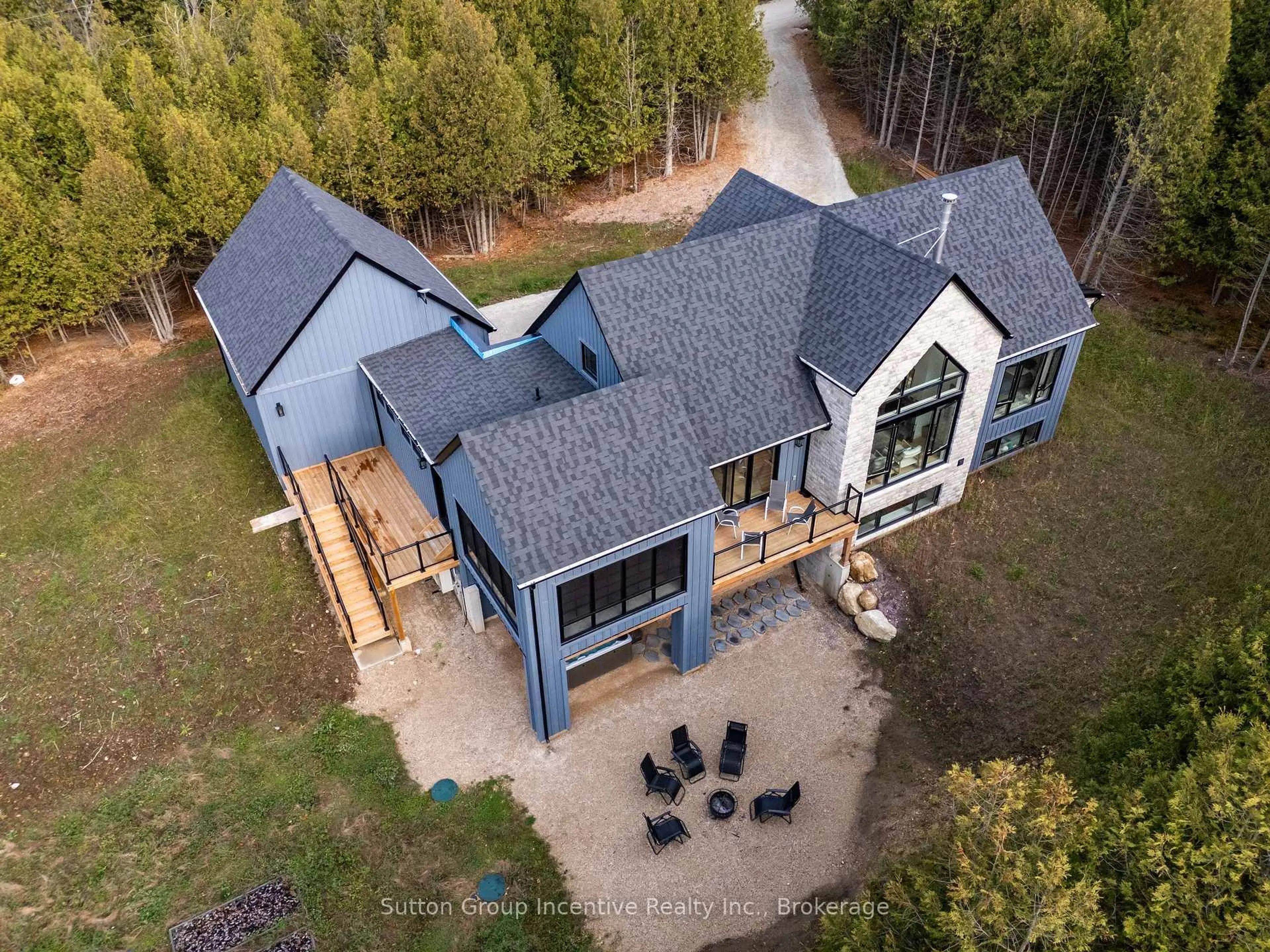 A pic from outside/outdoor area/front of a property/back of a property/a pic from drone, unknown for 130 St Arnaud St, Grey Highlands Ontario N0C 1H0
