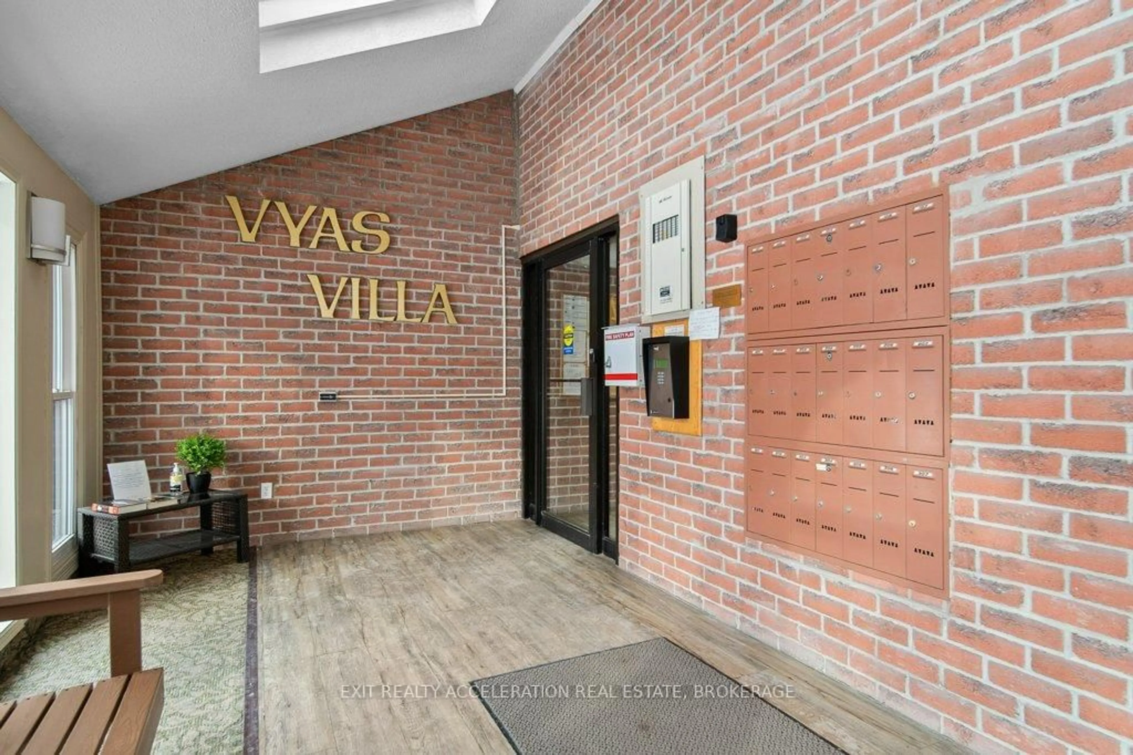 Indoor foyer for 11 Centre St #103, Greater Napanee Ontario K7R 3X3