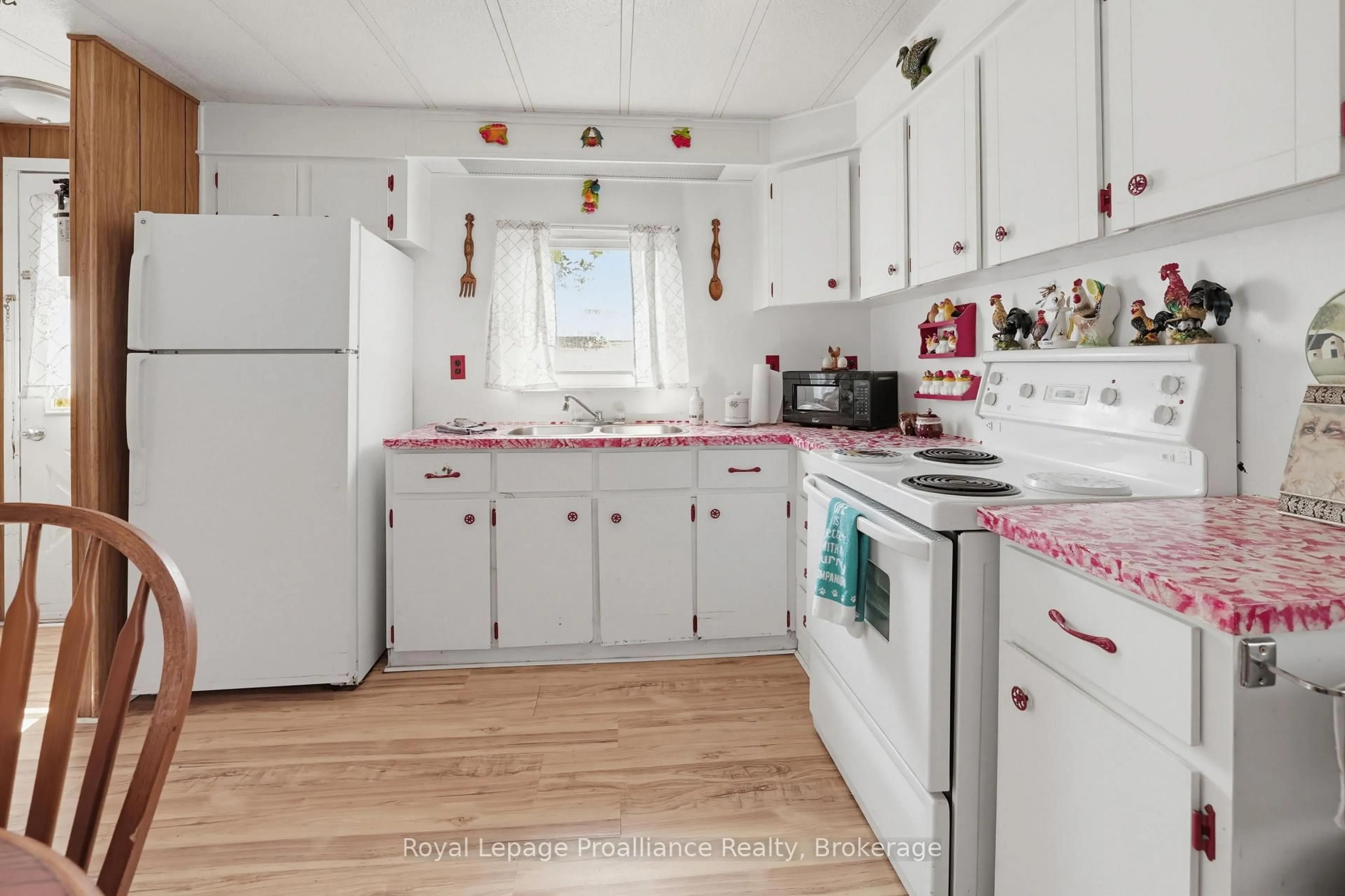 Standard kitchen, unknown for 5 Kenneth Blvd, Quinte West Ontario K8N 4Z3