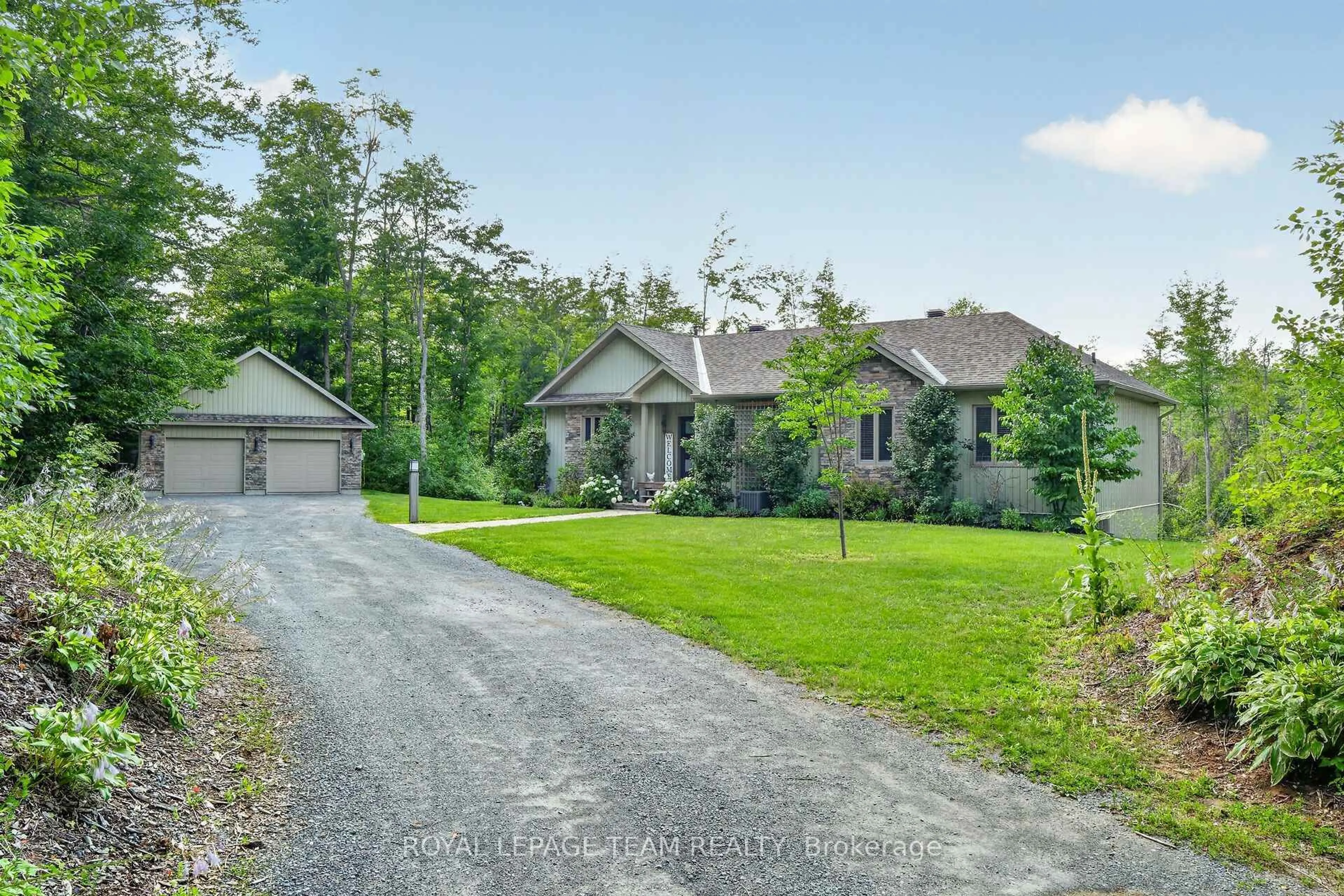 A pic from outside/outdoor area/front of a property/back of a property/a pic from drone, unknown for 1830 Rollin Rd, Clarence-Rockland Ontario K0A 3N0