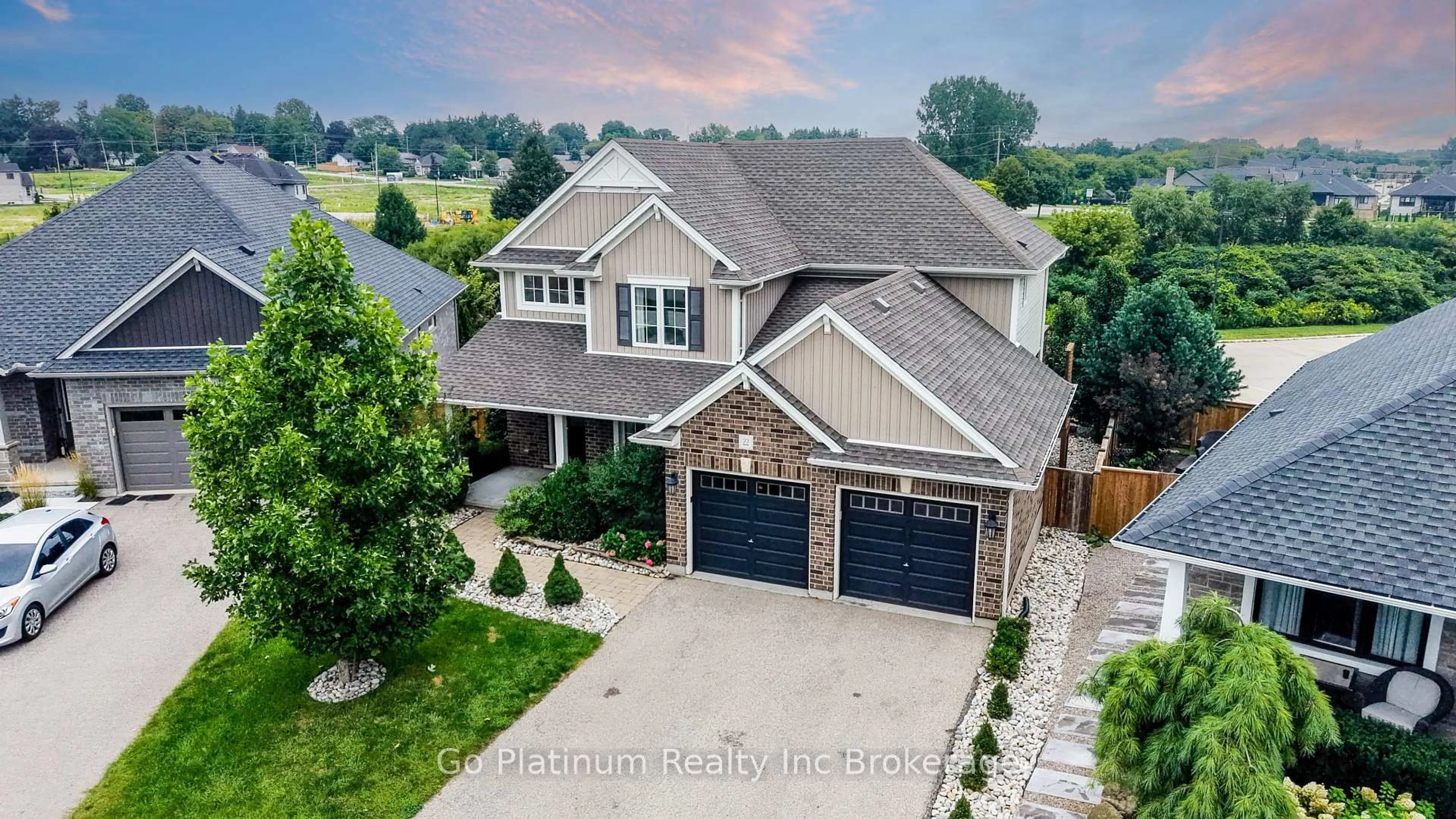 A pic from outside/outdoor area/front of a property/back of a property/a pic from drone, street for 22 Nancy Crt, Tillsonburg Ontario N4G 4G8