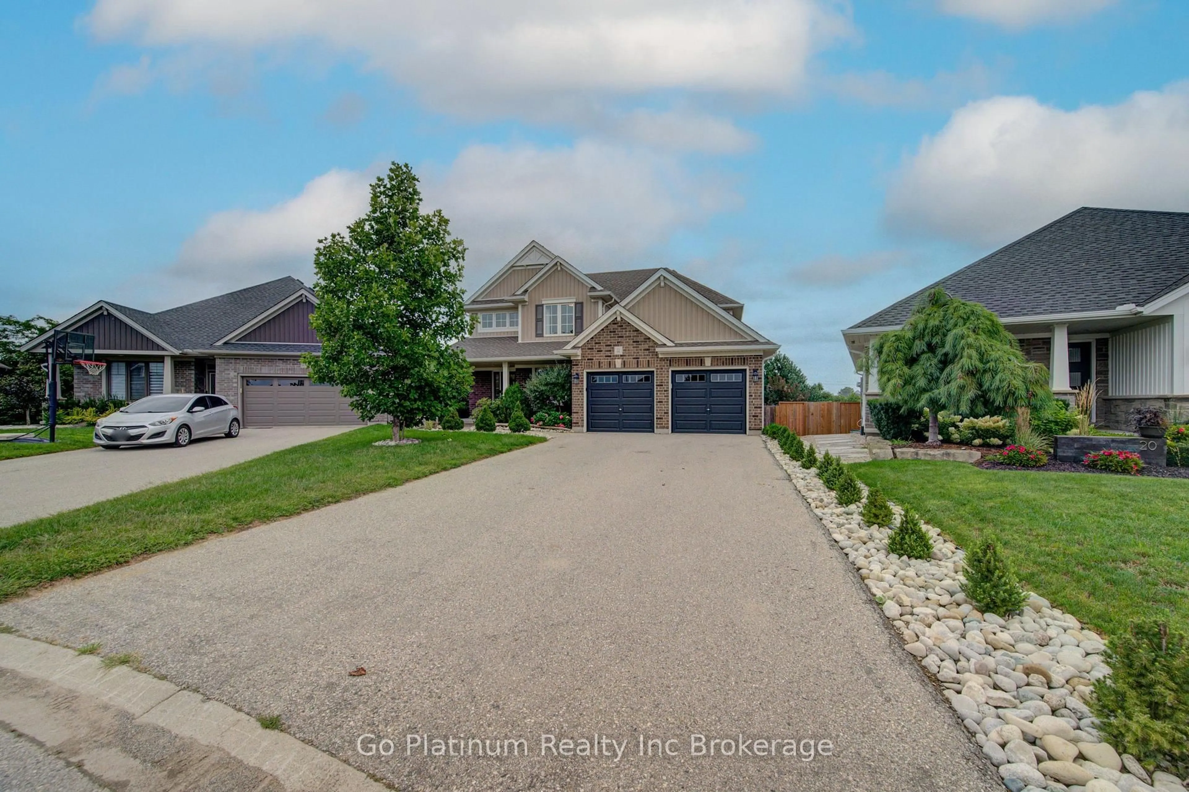 A pic from outside/outdoor area/front of a property/back of a property/a pic from drone, street for 22 Nancy Crt, Tillsonburg Ontario N4G 4G8