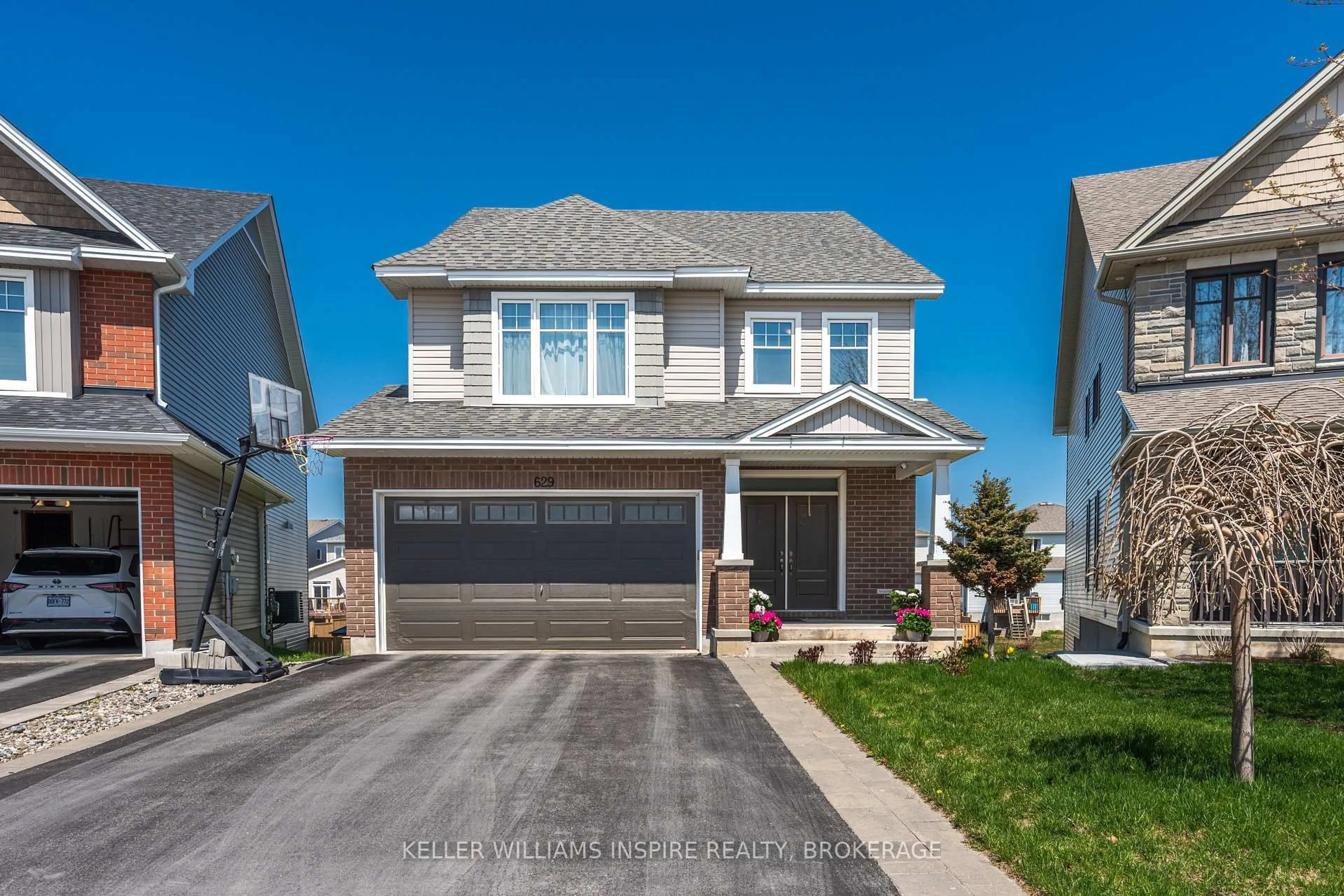 Home with vinyl exterior material, street for 629 Gwen Ave, Kingston Ontario K7P 0M2