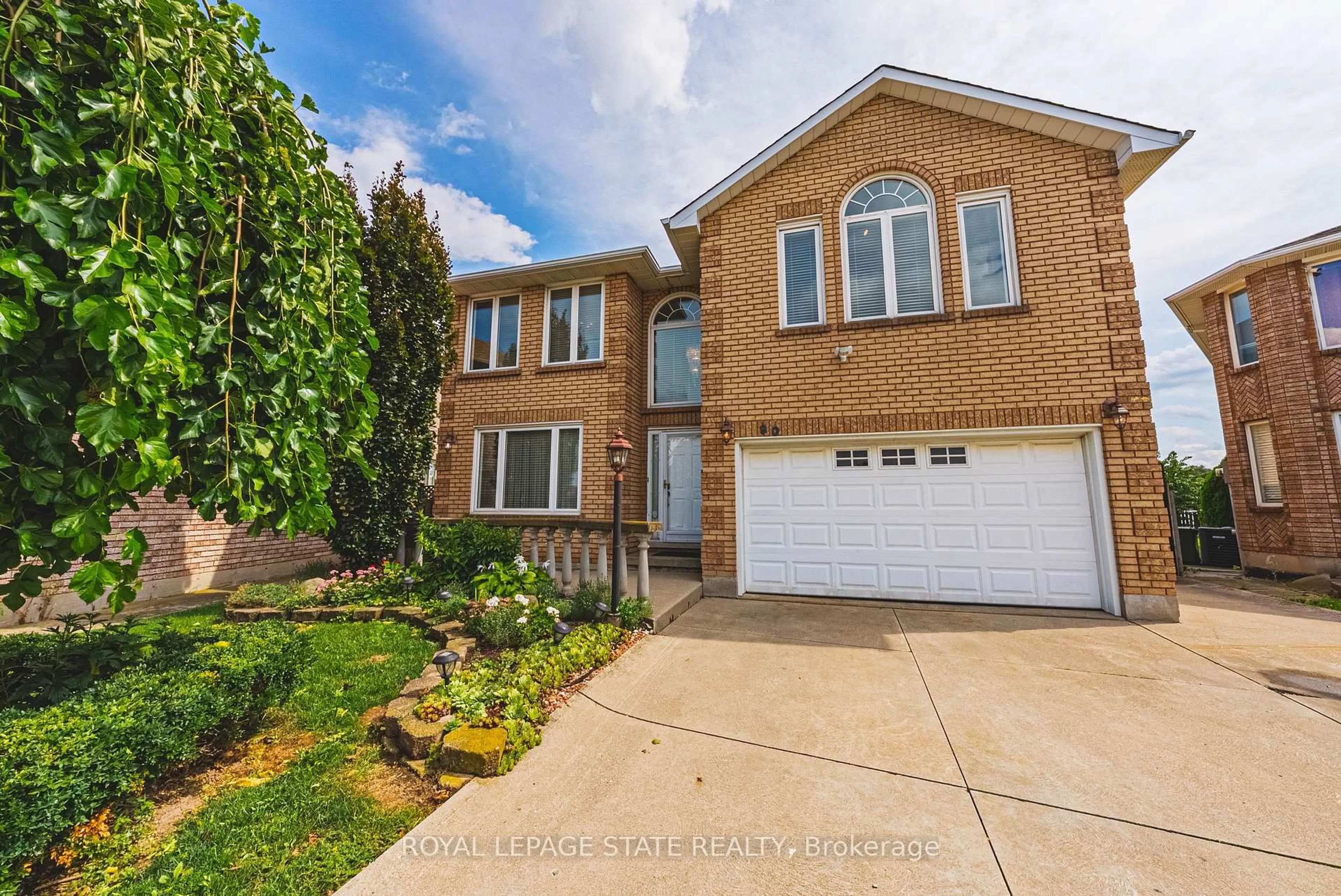 Home with brick exterior material, street for 90 Fairington Cres, Hamilton Ontario L8E 3N4