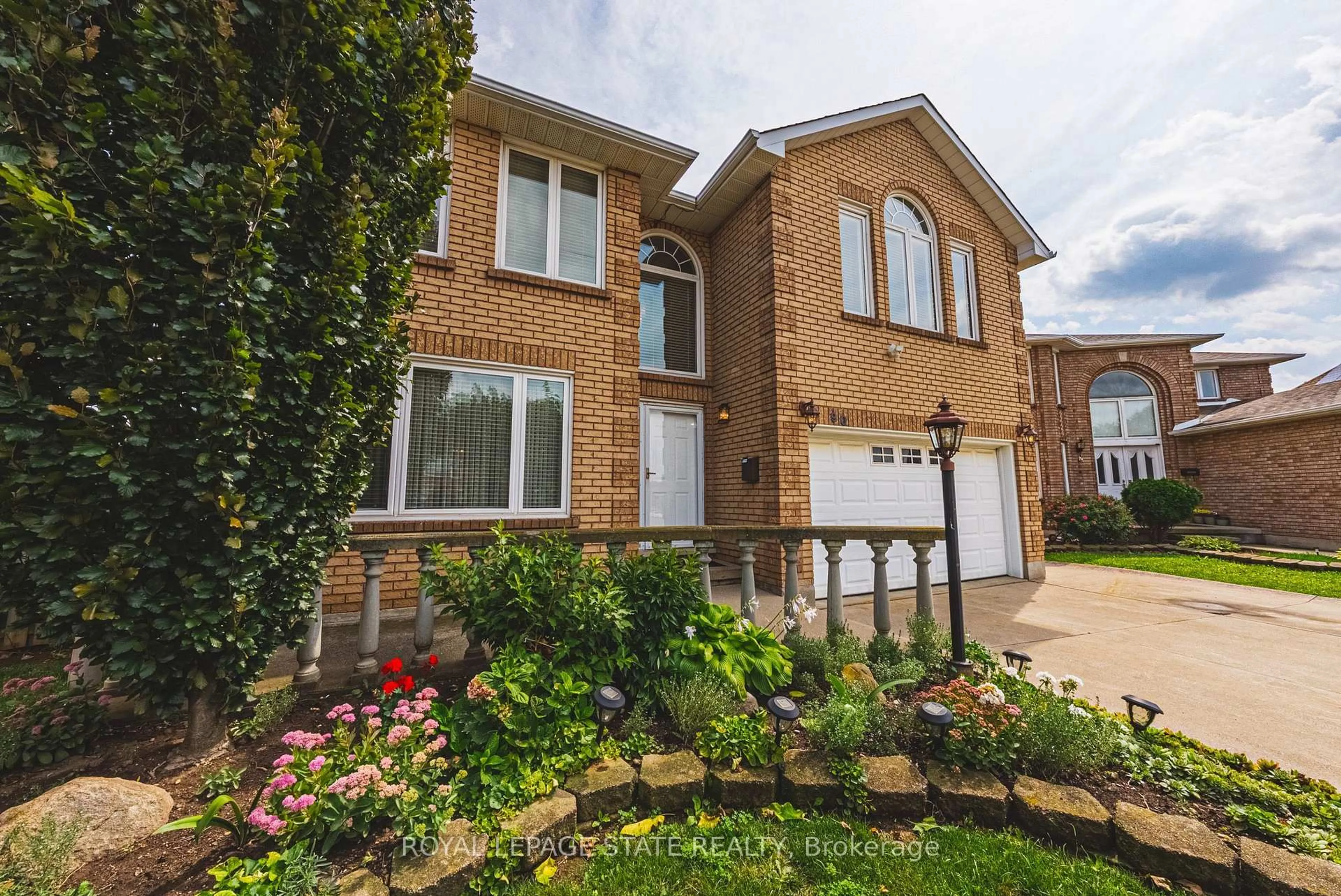 Home with brick exterior material, street for 90 Fairington Cres, Hamilton Ontario L8E 3N4