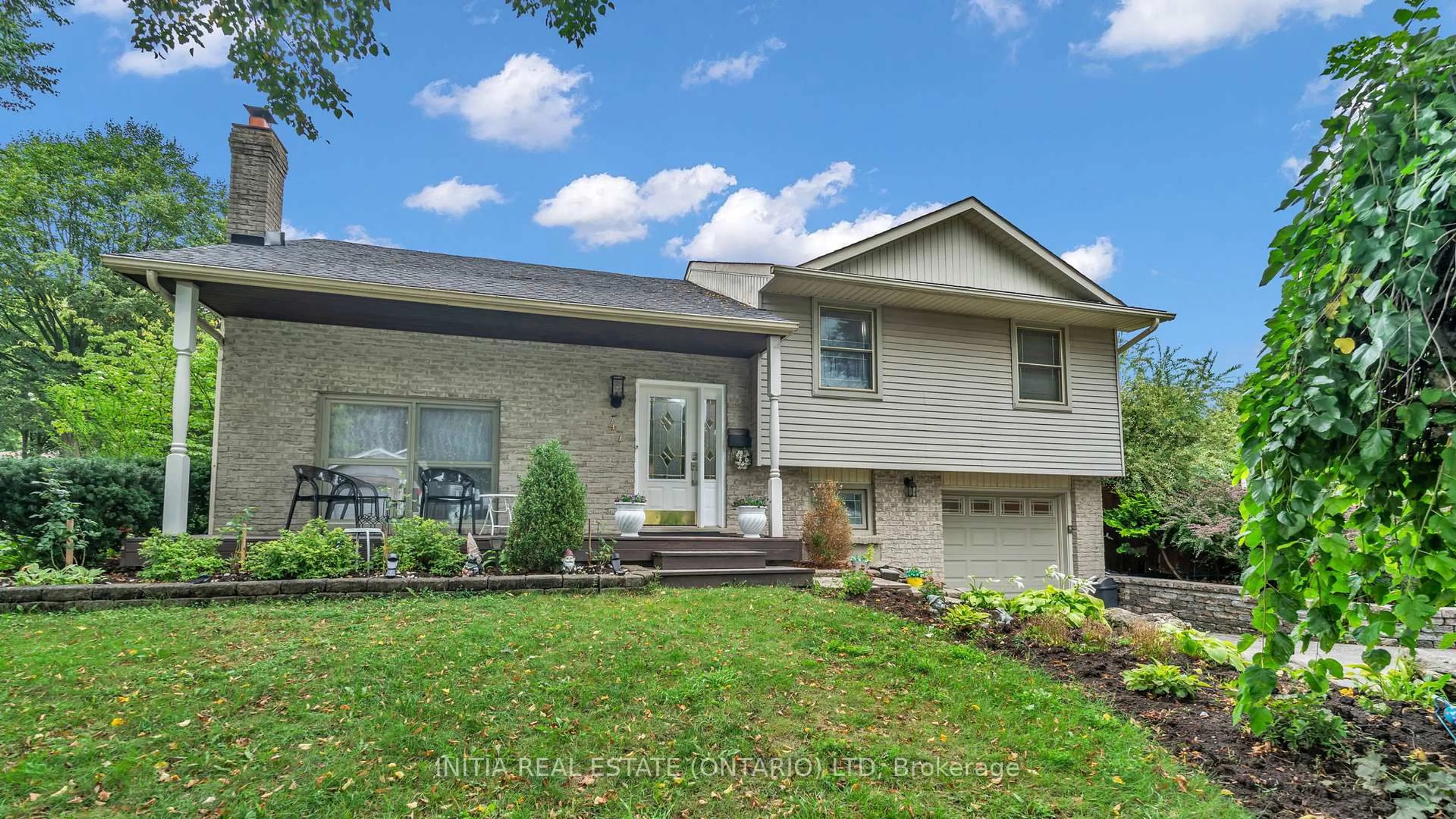 Home with vinyl exterior material, street for 47 Alayne Cres, London South Ontario N6E 2A2