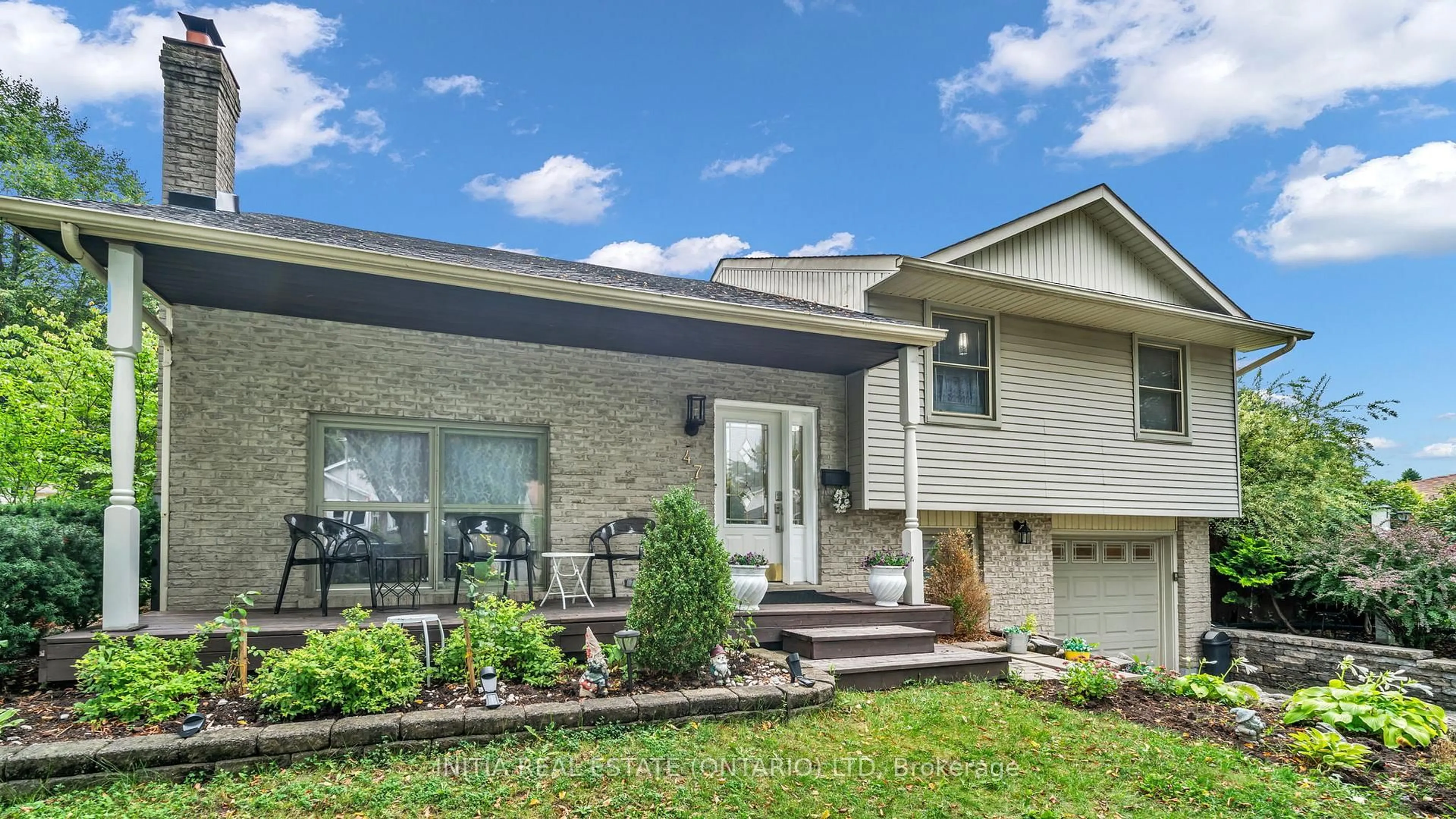 Home with vinyl exterior material, street for 47 Alayne Cres, London South Ontario N6E 2A2