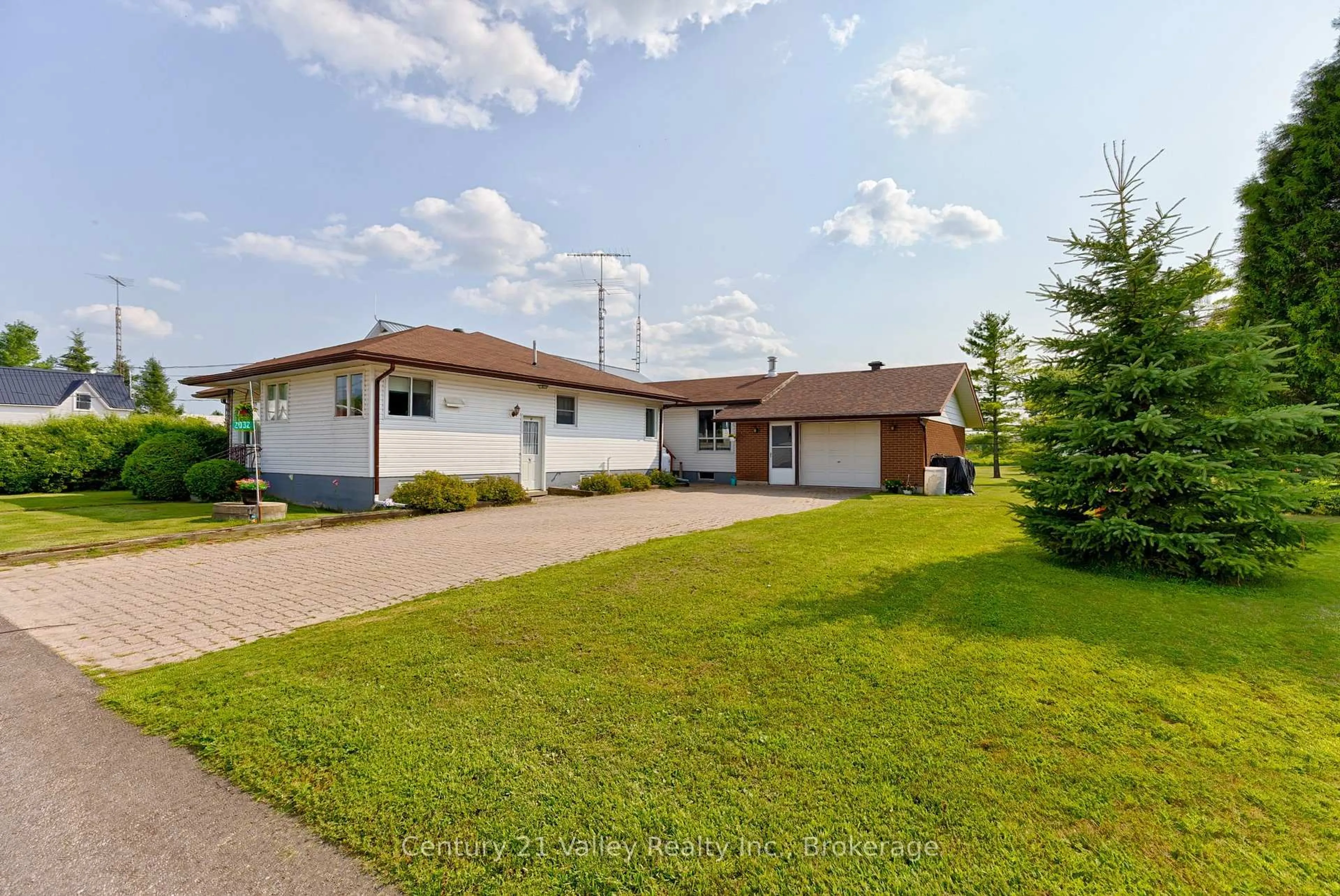 A pic from outside/outdoor area/front of a property/back of a property/a pic from drone, unknown for 2032 Foresters Falls Rd, Foresters Falls Ontario K0J 1V0
