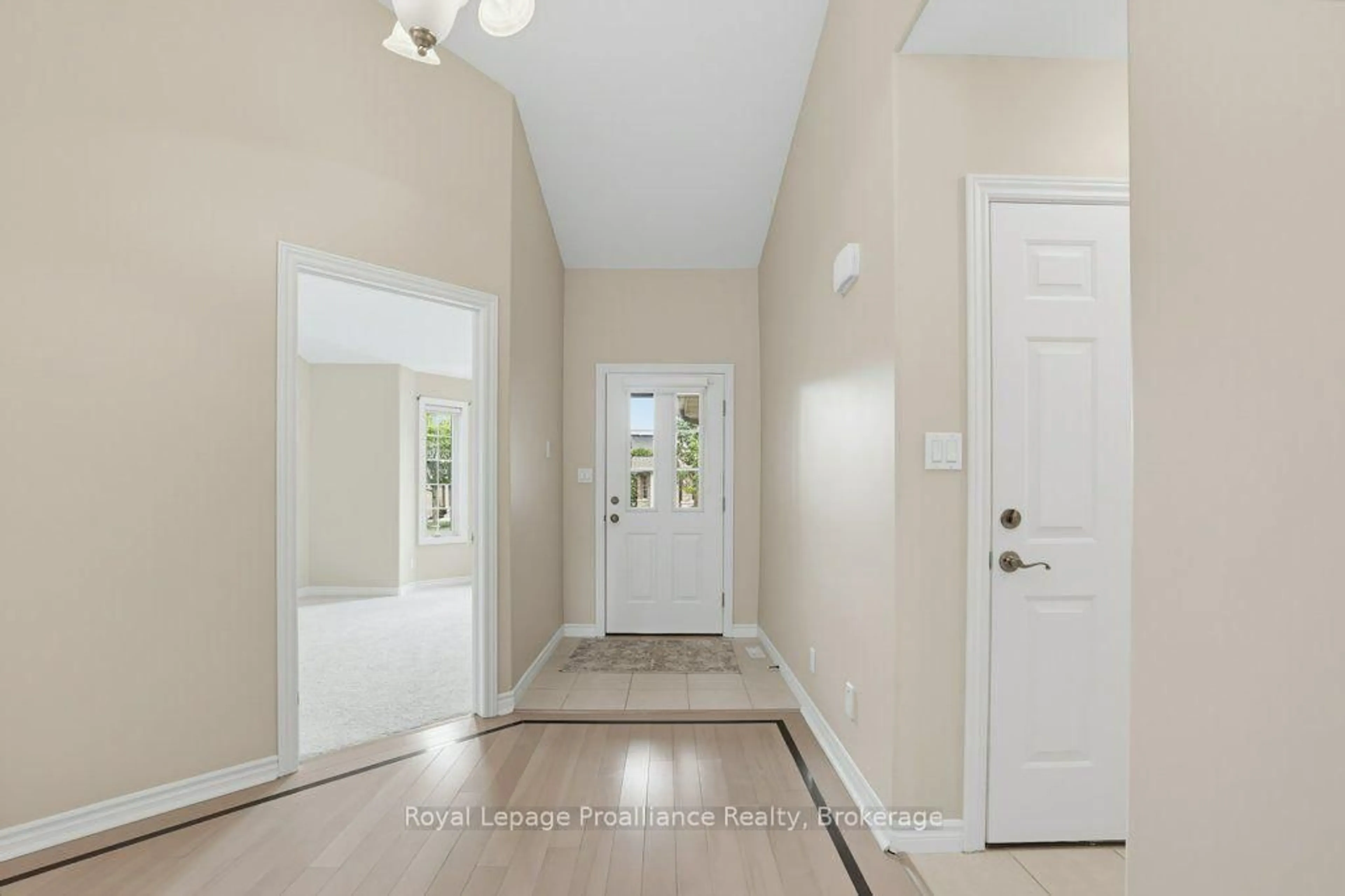 Indoor entryway for 25 Heartwood Dr #14, Belleville Ontario K8P 5M2
