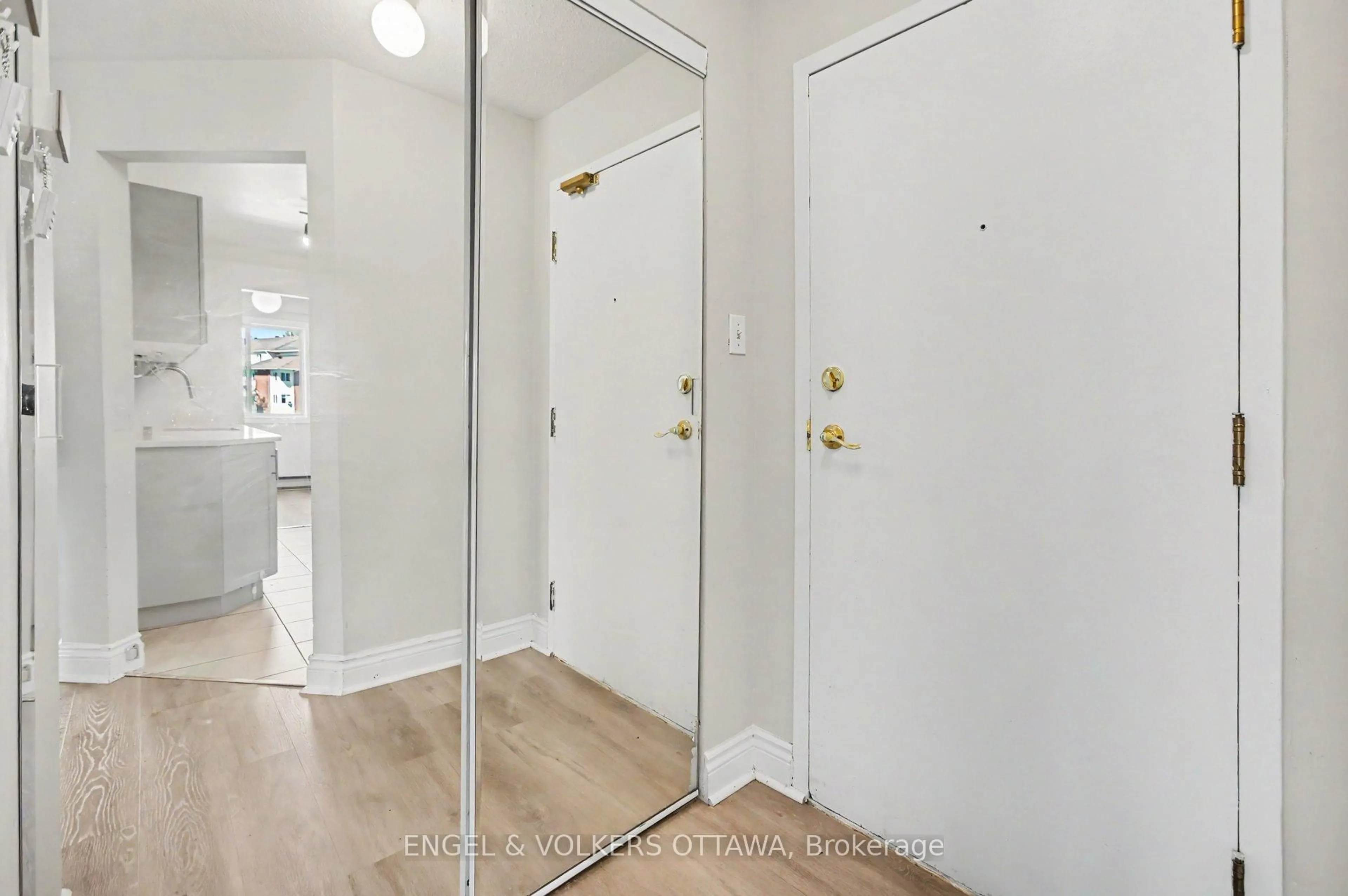 Indoor entryway for 268 Lorry Greenberg Dr #106, Ottawa Ontario K1T 3K1