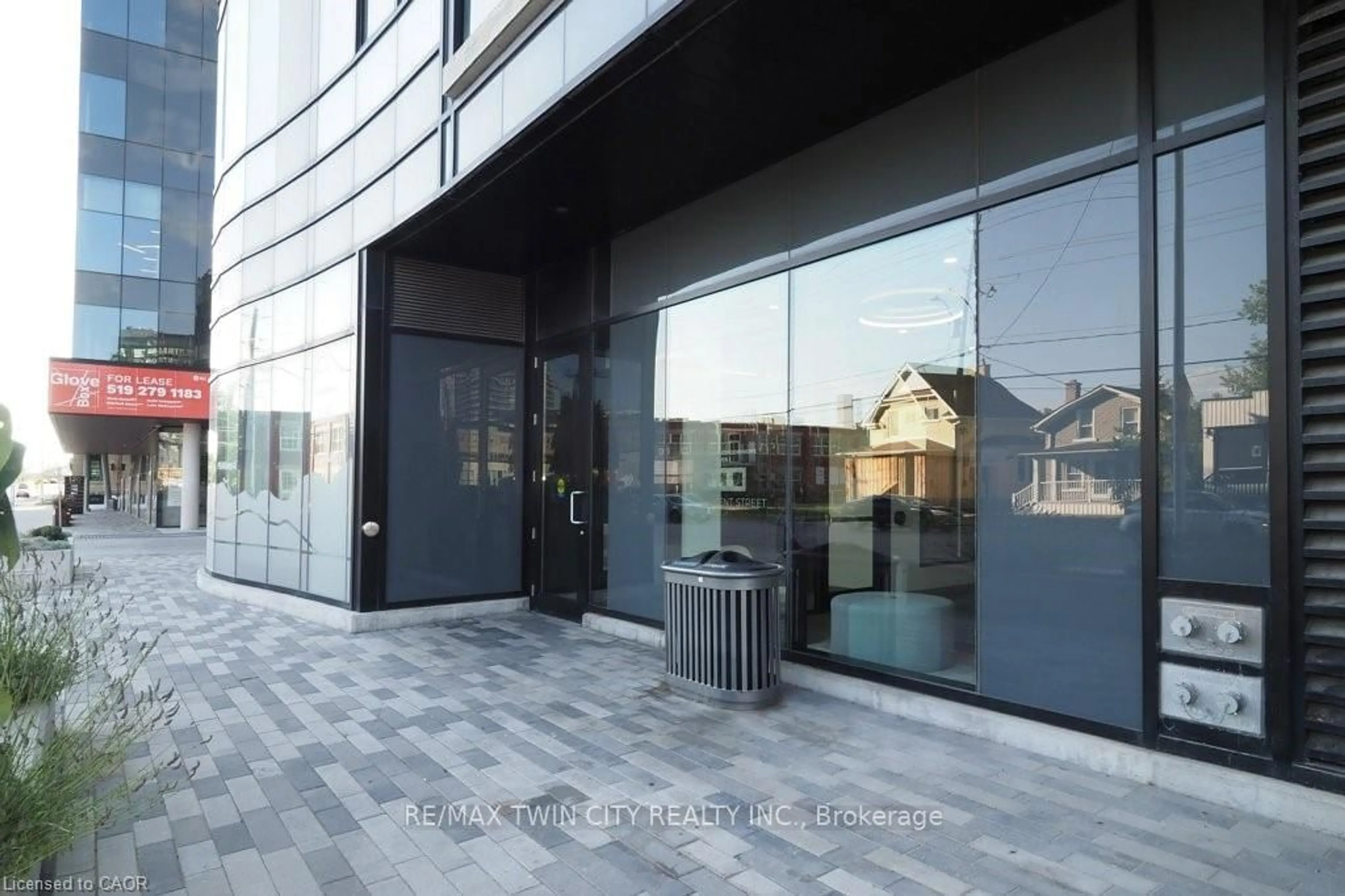 Indoor foyer for 100 Garment St #910, Waterloo Ontario N2G 0C3