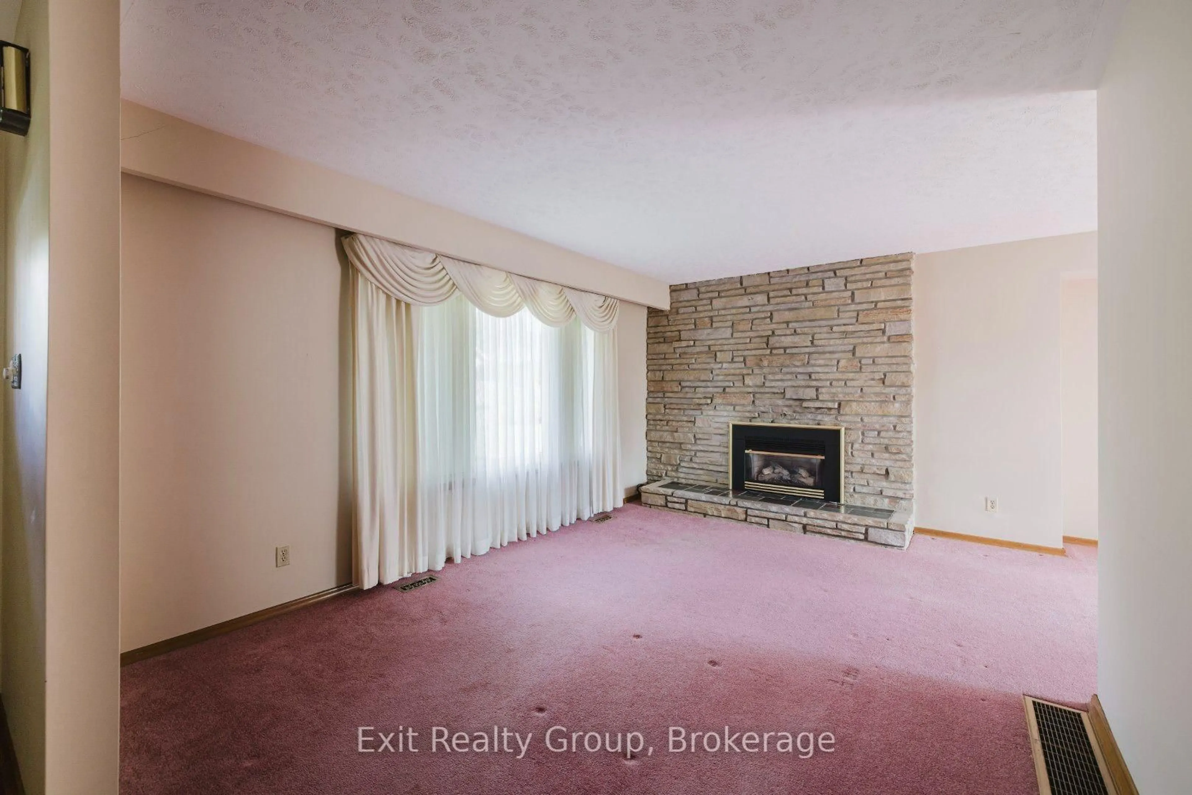 A pic of a room for 6 Ernest Crt, Belleville Ontario K8P 4H7