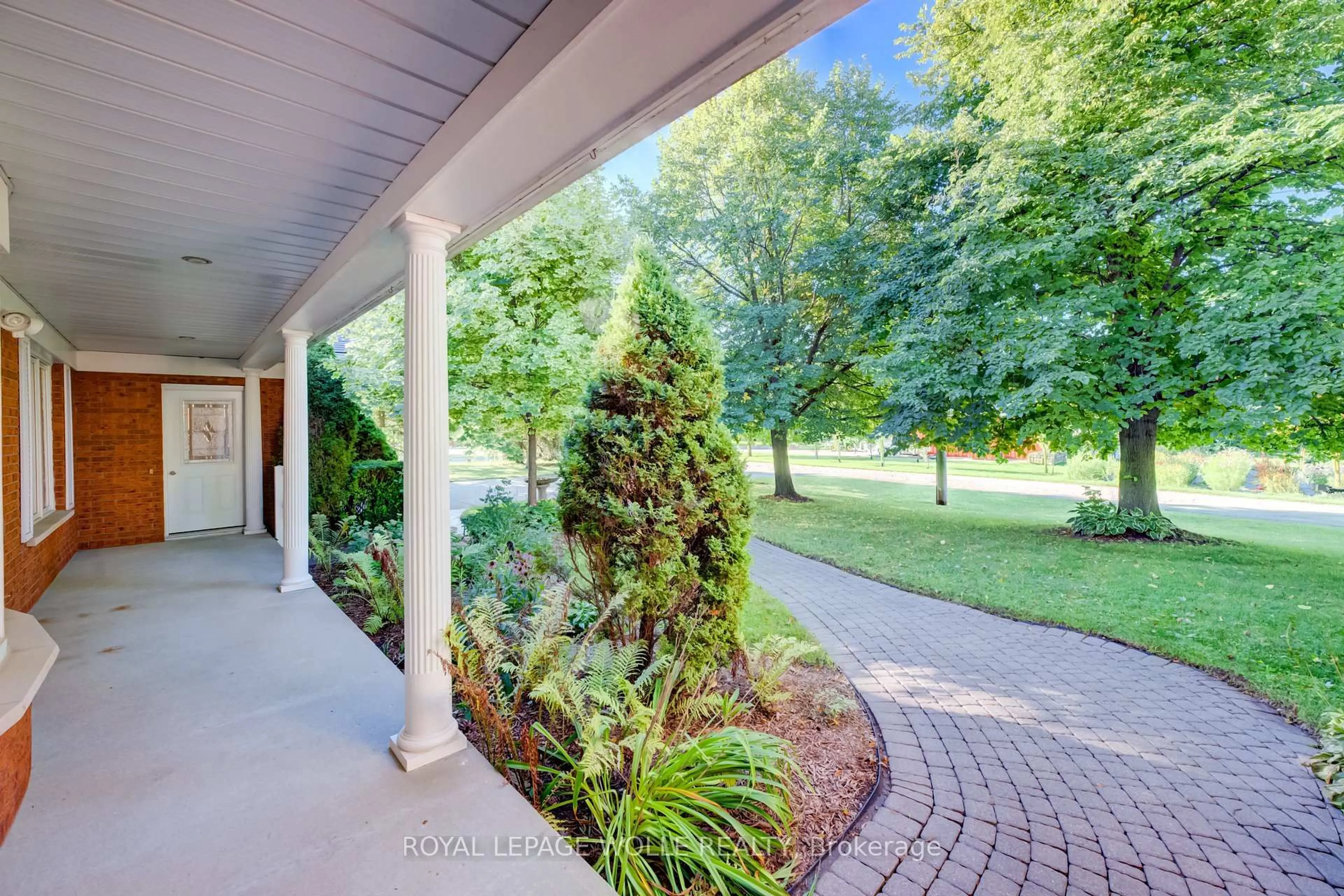 Patio, street for 4090 Hillcrest St, Perth East Ontario N0K 1L0