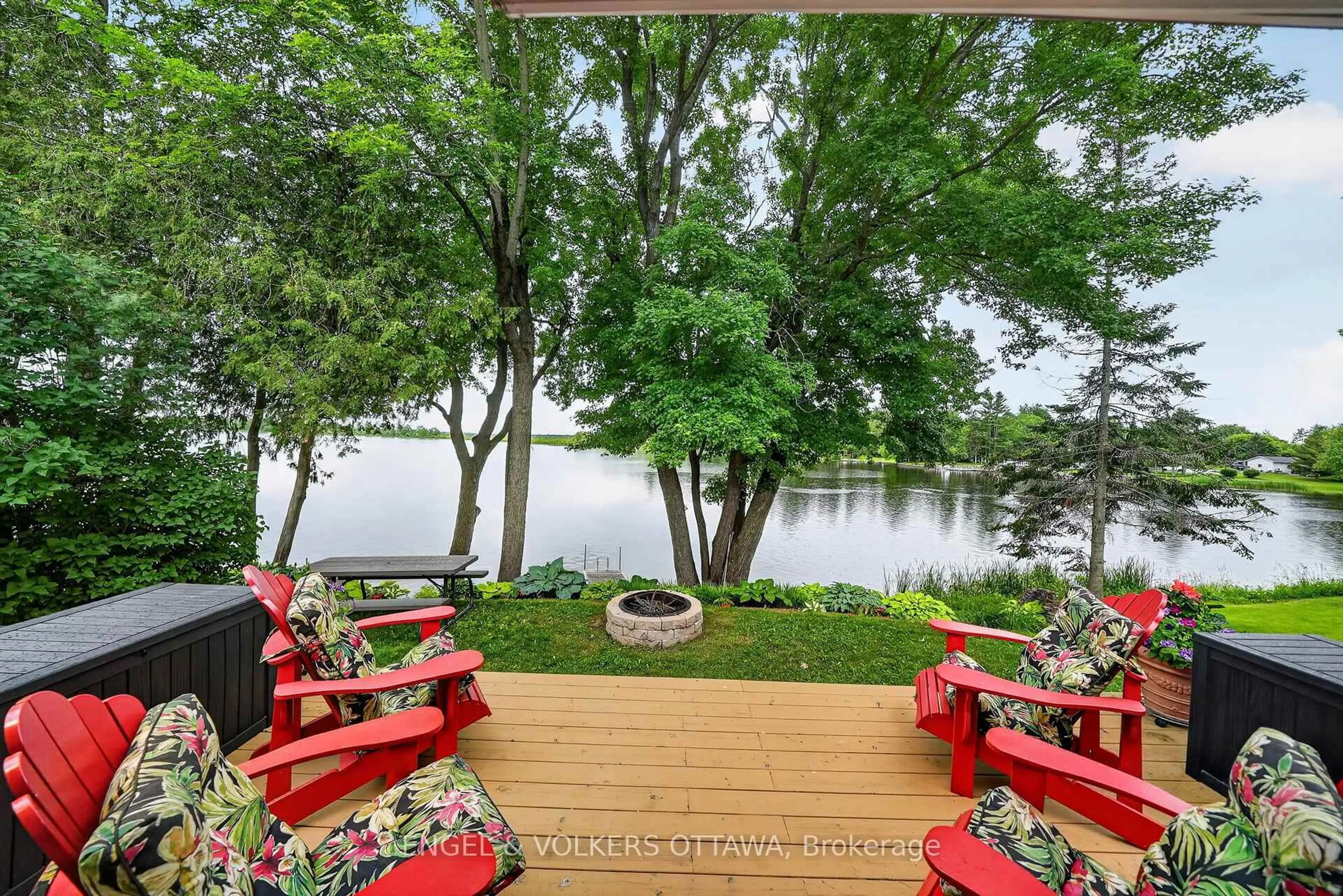 Patio, water/lake/river/ocean view for 131 Bay St, Carleton Place Ontario K7C 4K9