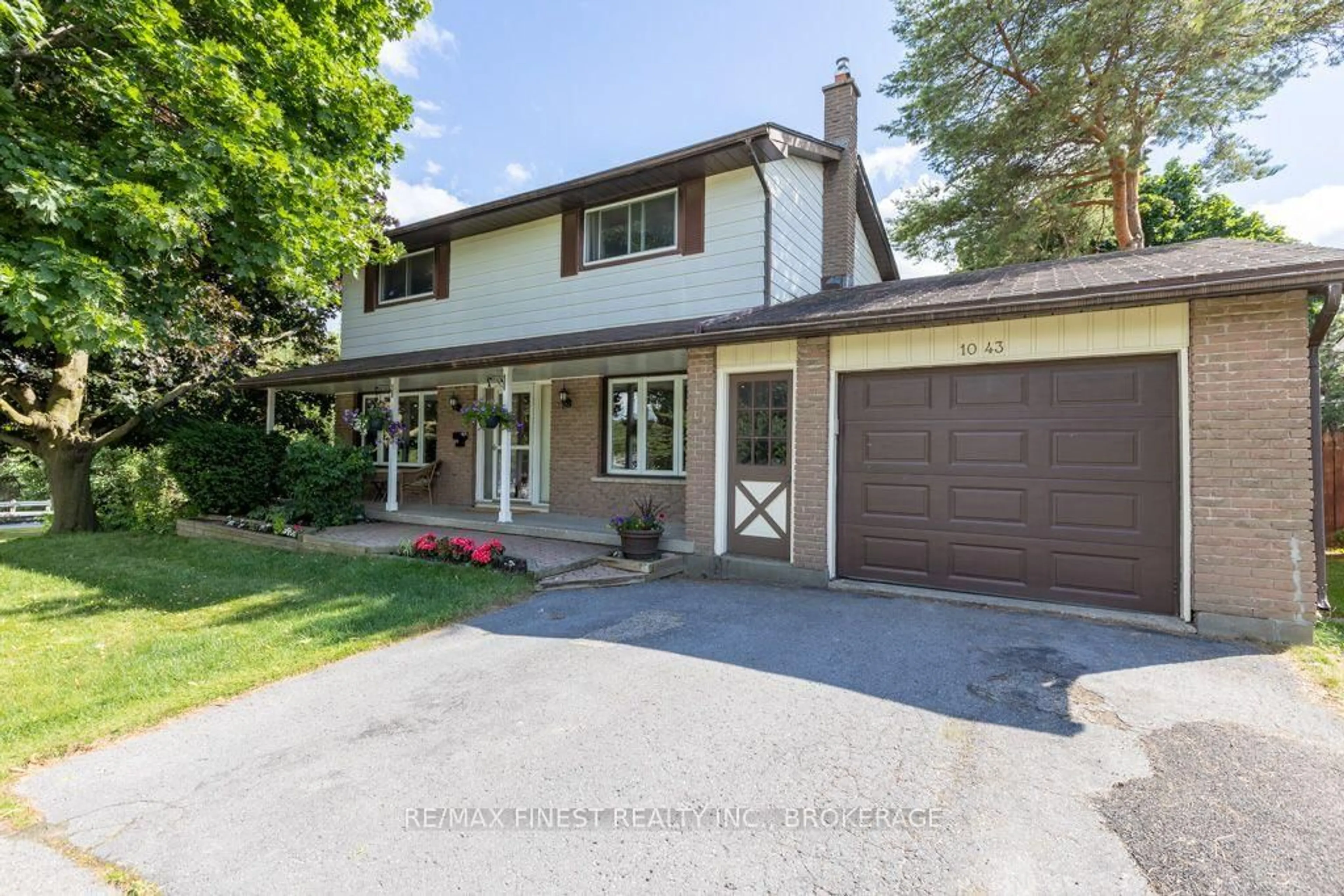 A pic from outside/outdoor area/front of a property/back of a property/a pic from drone, street for 1043 Lincoln Dr, Kingston Ontario K7M 4Z3