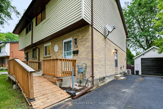 55 Mohegan Cres, London East 2