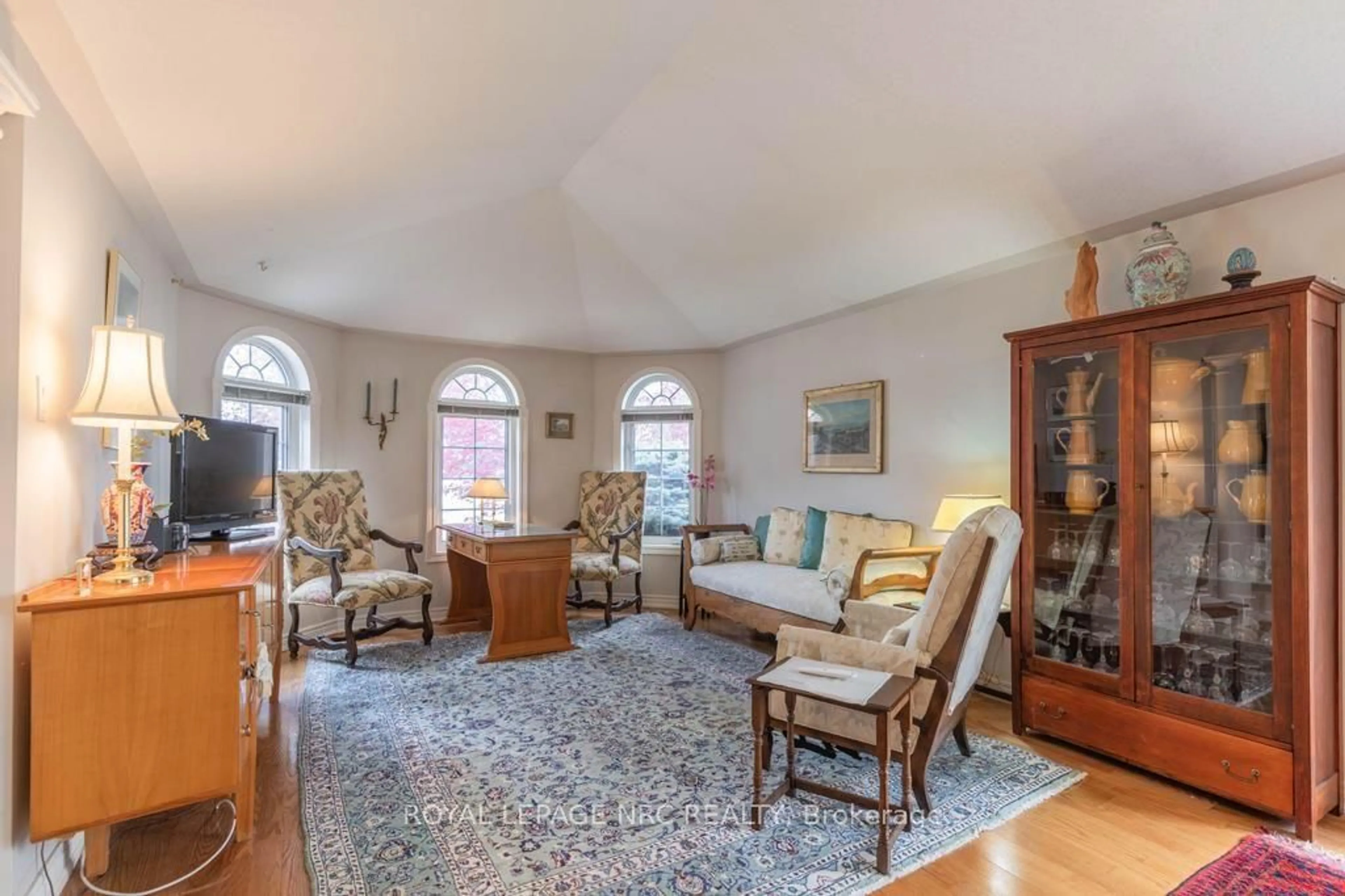 Living room with furniture, unknown for 18 Harmony Dr, Niagara-on-the-Lake Ontario L0S 1J0