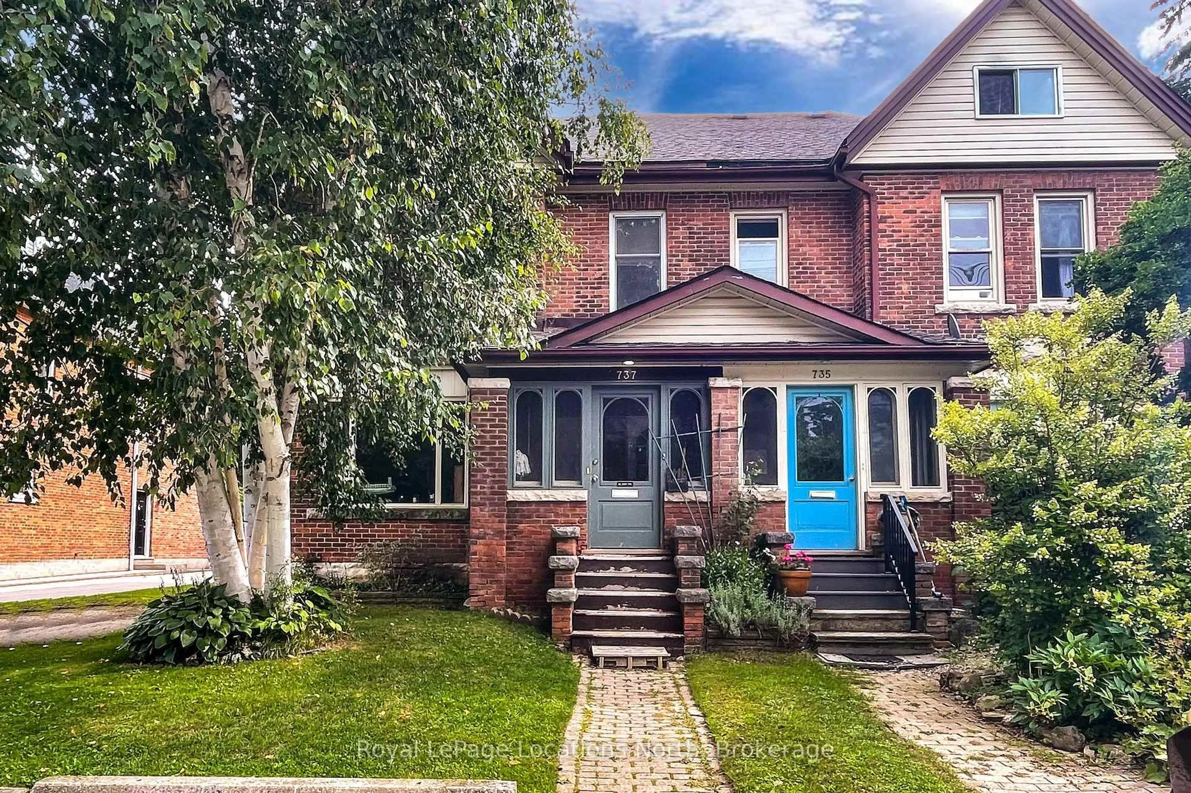 Home with brick exterior material, street for 737 4th Ave, Owen Sound Ontario N4K 2N5