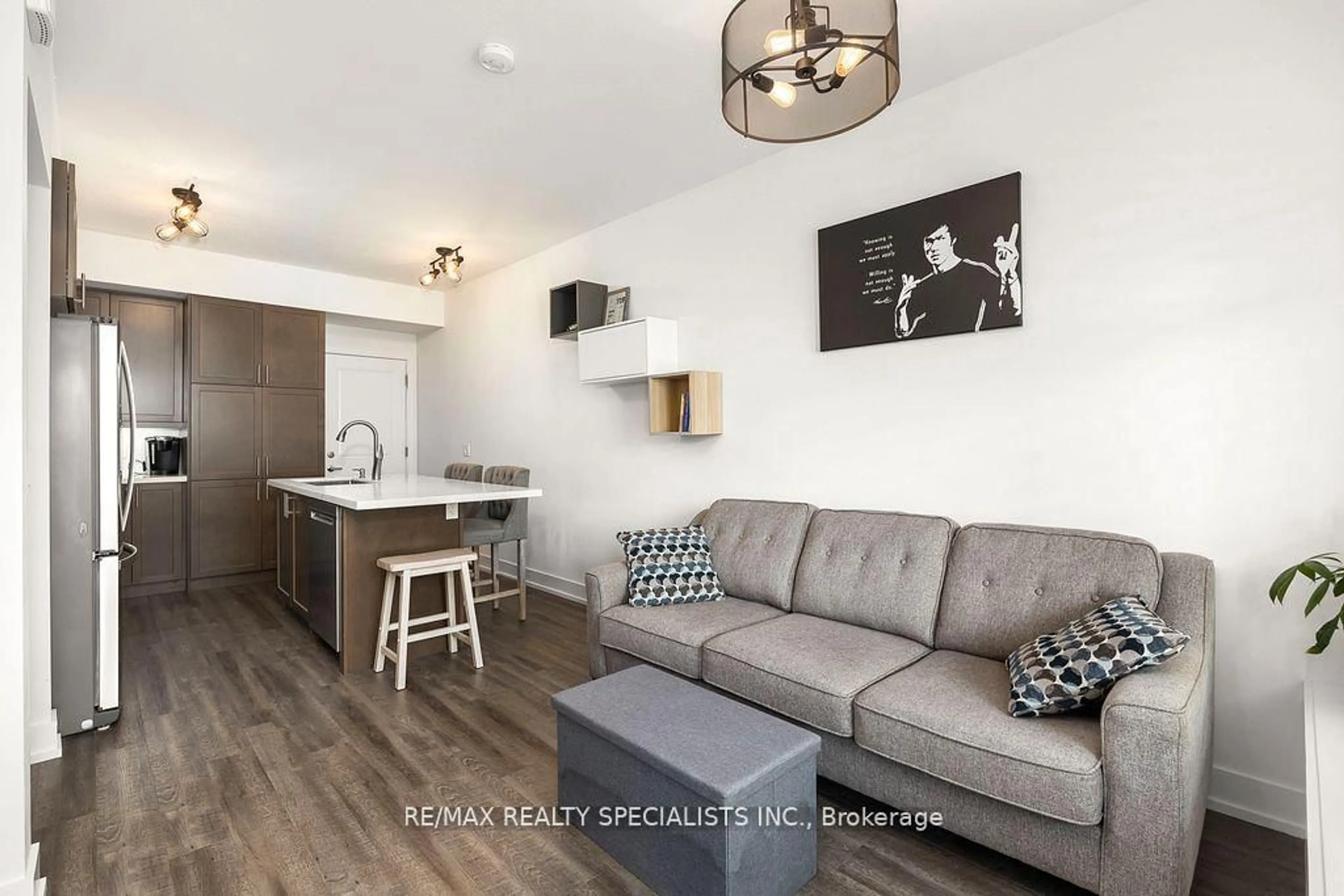 Living room with furniture, wood/laminate floor for 261 Skinner Rd #2, Hamilton Ontario L8B 1W6